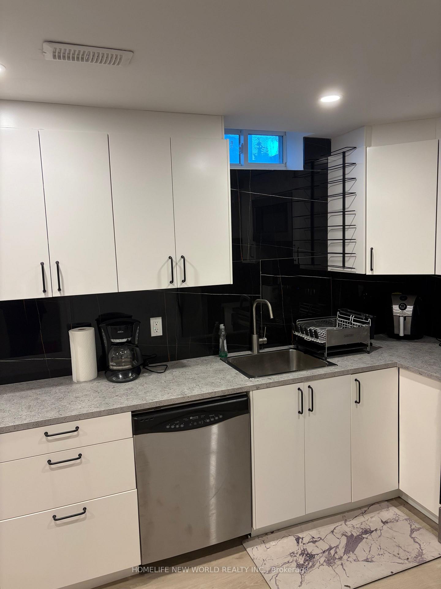 Photo 10 of Unit Basement, 35 Ashfield Drive, Richmond Hill, Oak Ridges Lake Wilcox — HOMEH