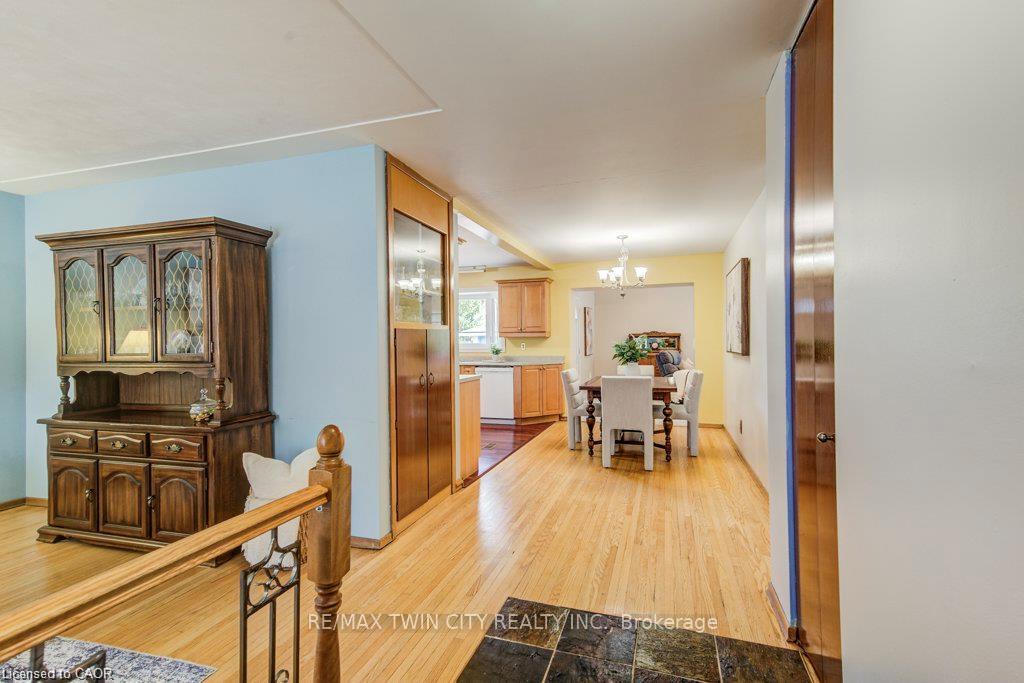Photo 5 of 507 Manchester Road, Kitchener, Heritage Park - Kitchener — HOMEH