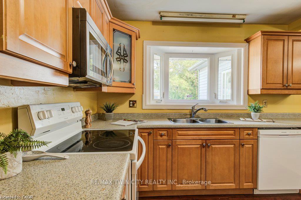 Photo 13 of 507 Manchester Road, Kitchener, Heritage Park - Kitchener — HOMEH