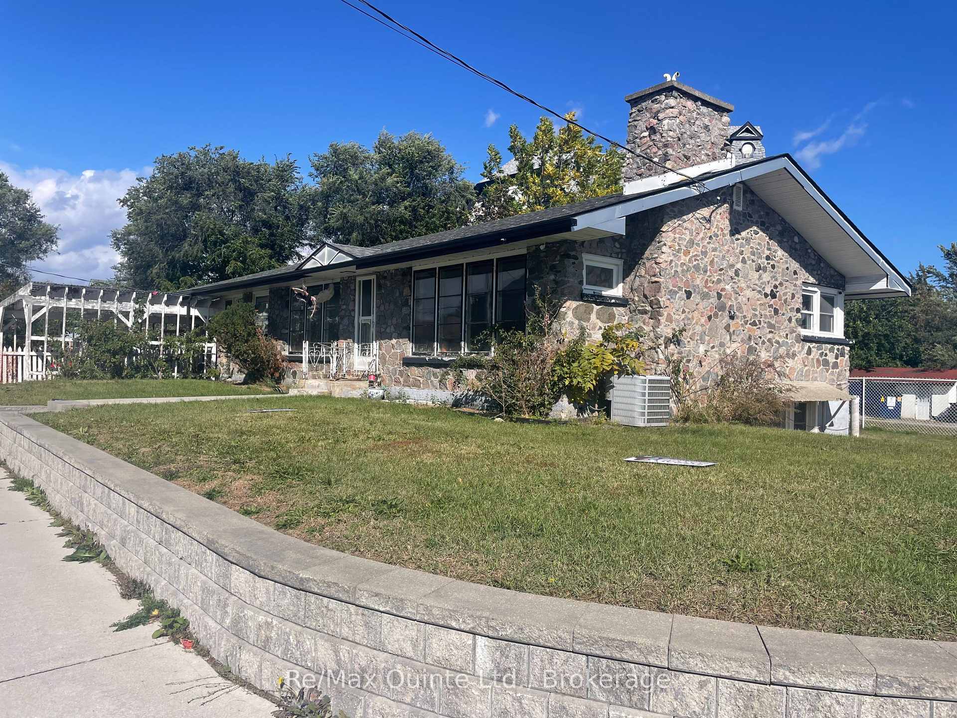 Photo 2 of 1 Lorne Avenue, Quinte West, Trenton Ward — HOMEH