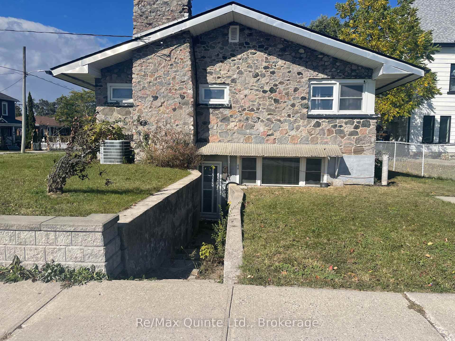 Photo 3 of 1 Lorne Avenue, Quinte West, Trenton Ward — HOMEH
