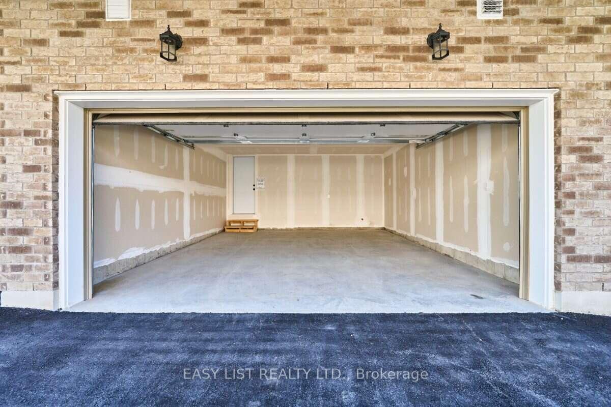 Photo 10 of 71 Addyman Crescent, Clarington, Newcastle — HOMEH