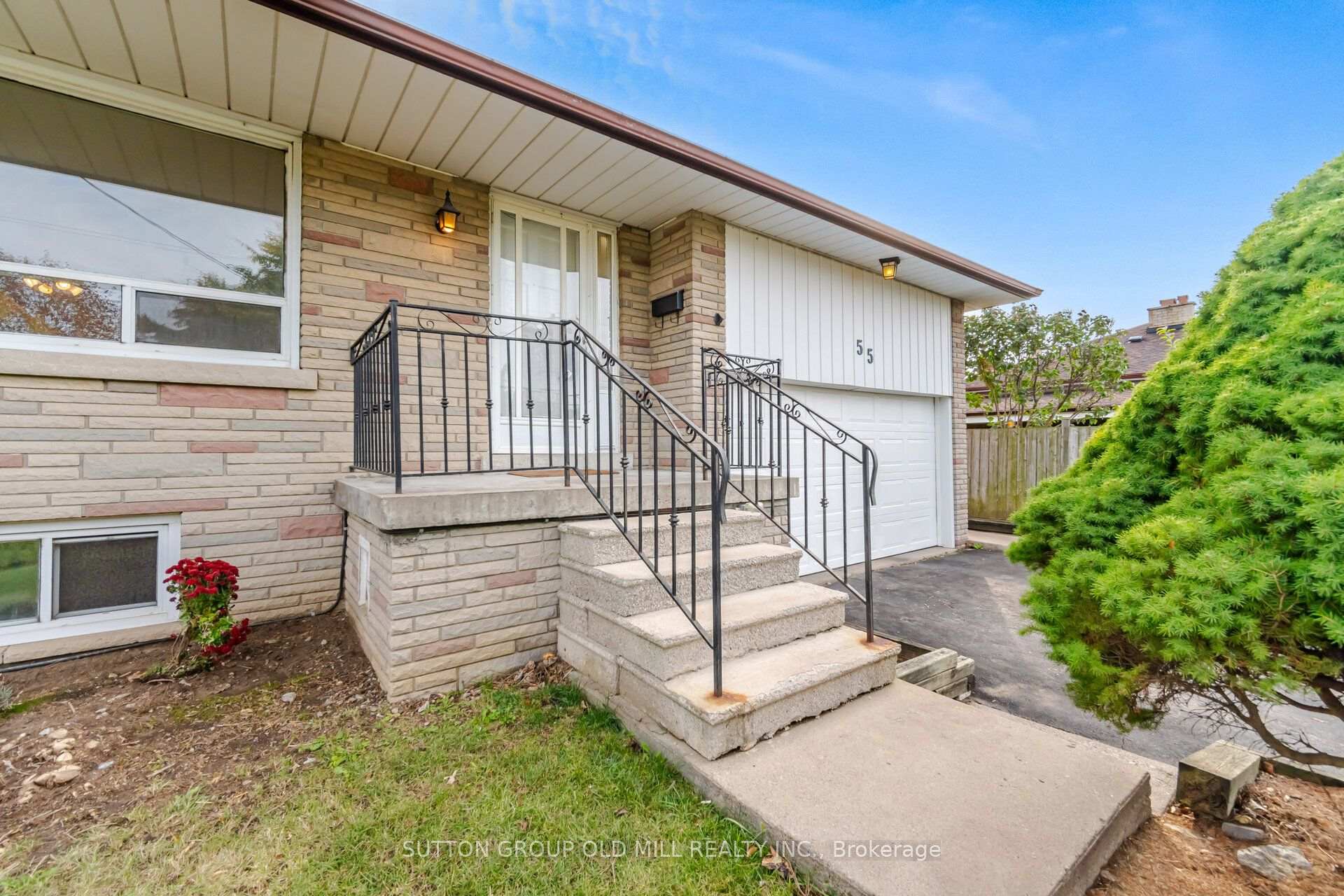 Photo 4 of 55 Sun Row Drive, Etobicoke, Kingsview Village-The Westway — HOMEH