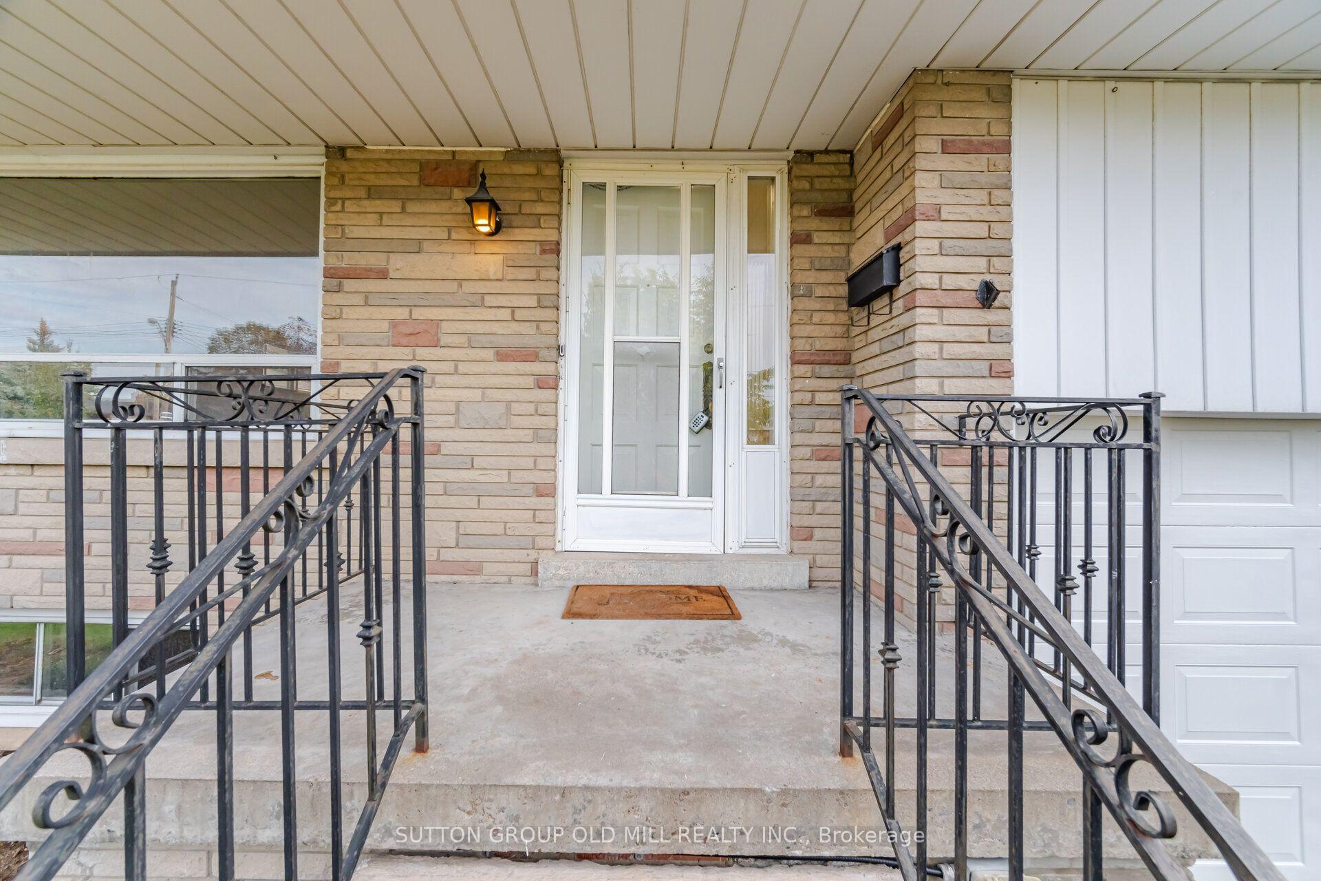 Photo 5 of 55 Sun Row Drive, Etobicoke, Kingsview Village-The Westway — HOMEH