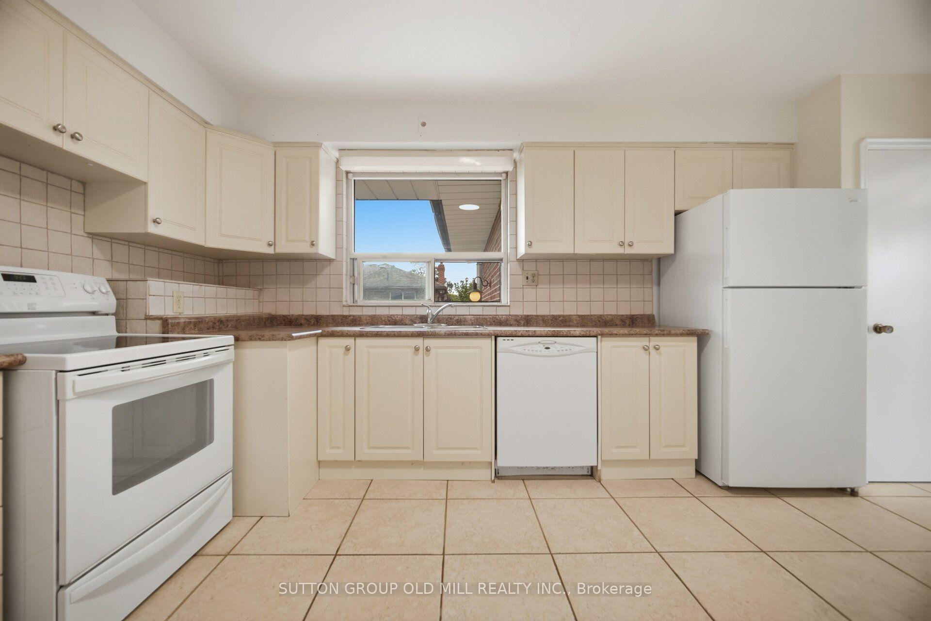 Photo 12 of 55 Sun Row Drive, Etobicoke, Kingsview Village-The Westway — HOMEH