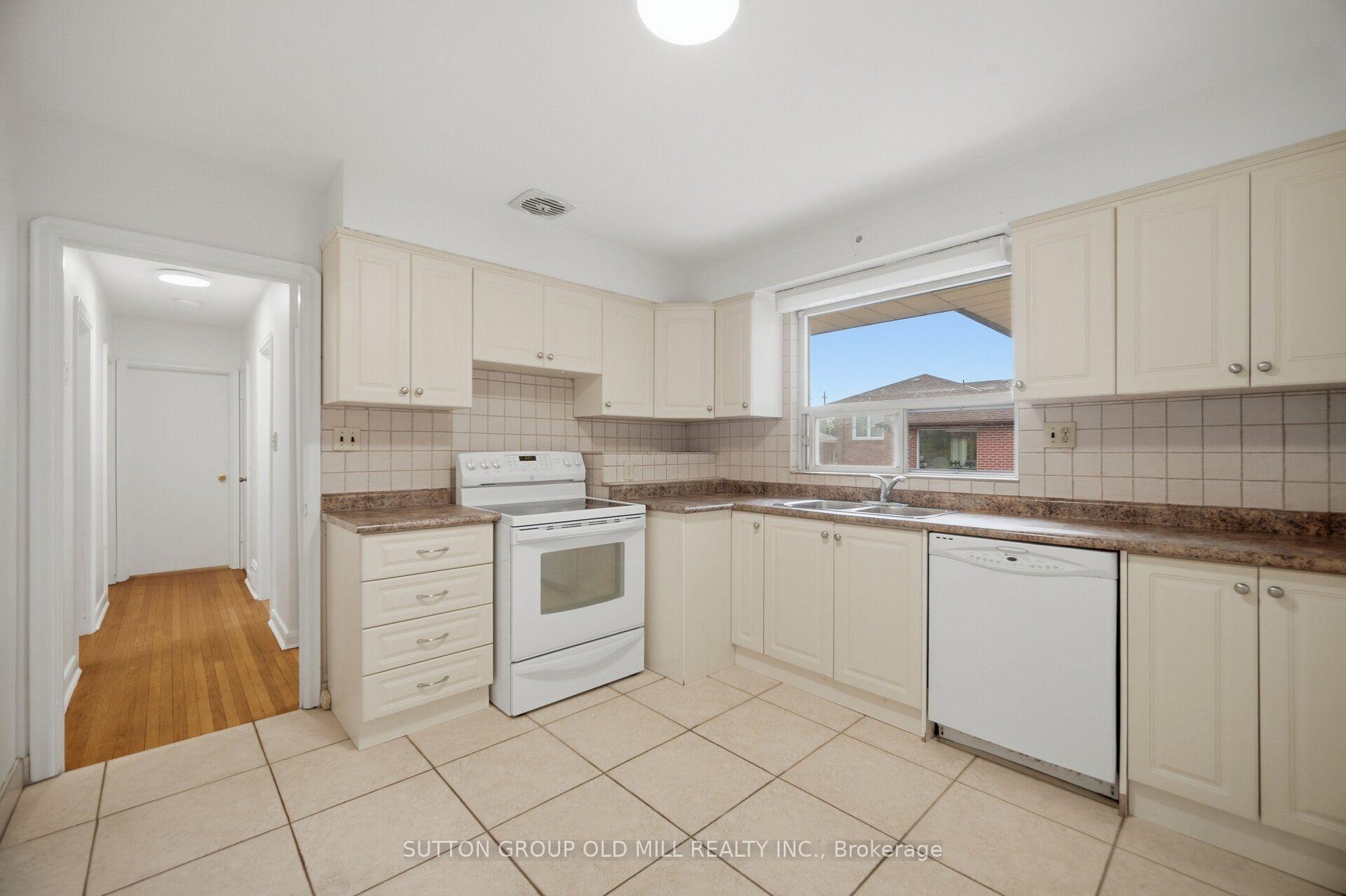 Photo 13 of 55 Sun Row Drive, Etobicoke, Kingsview Village-The Westway — HOMEH
