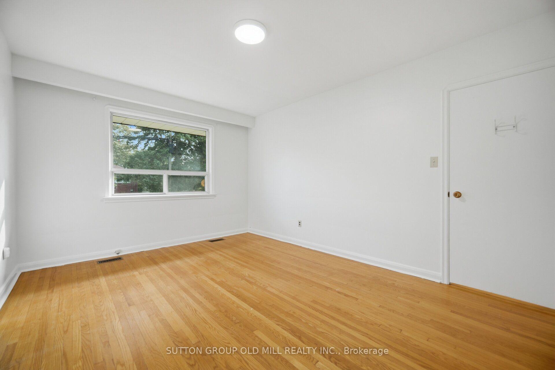 Photo 14 of 55 Sun Row Drive, Etobicoke, Kingsview Village-The Westway — HOMEH
