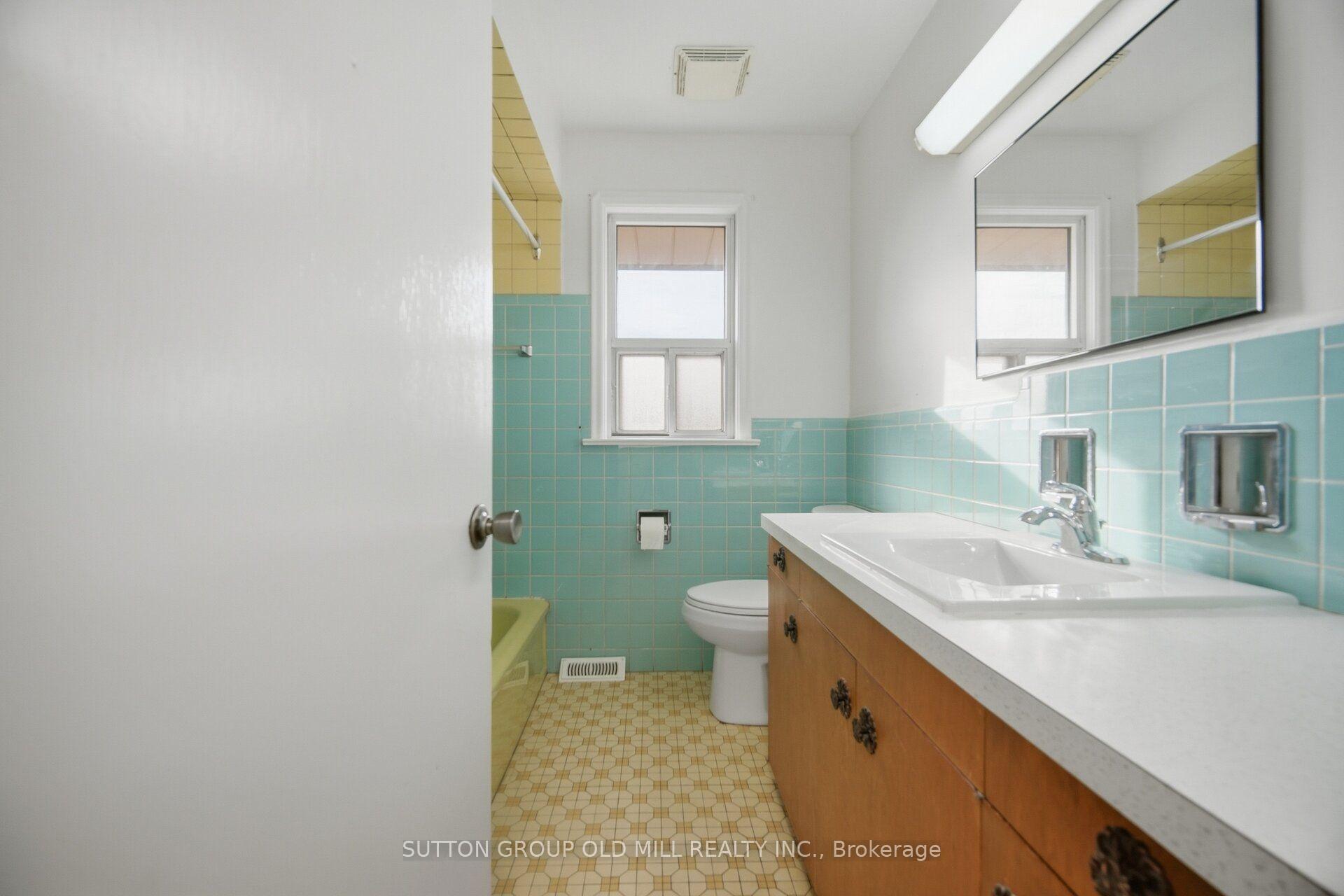 Photo 18 of 55 Sun Row Drive, Etobicoke, Kingsview Village-The Westway — HOMEH