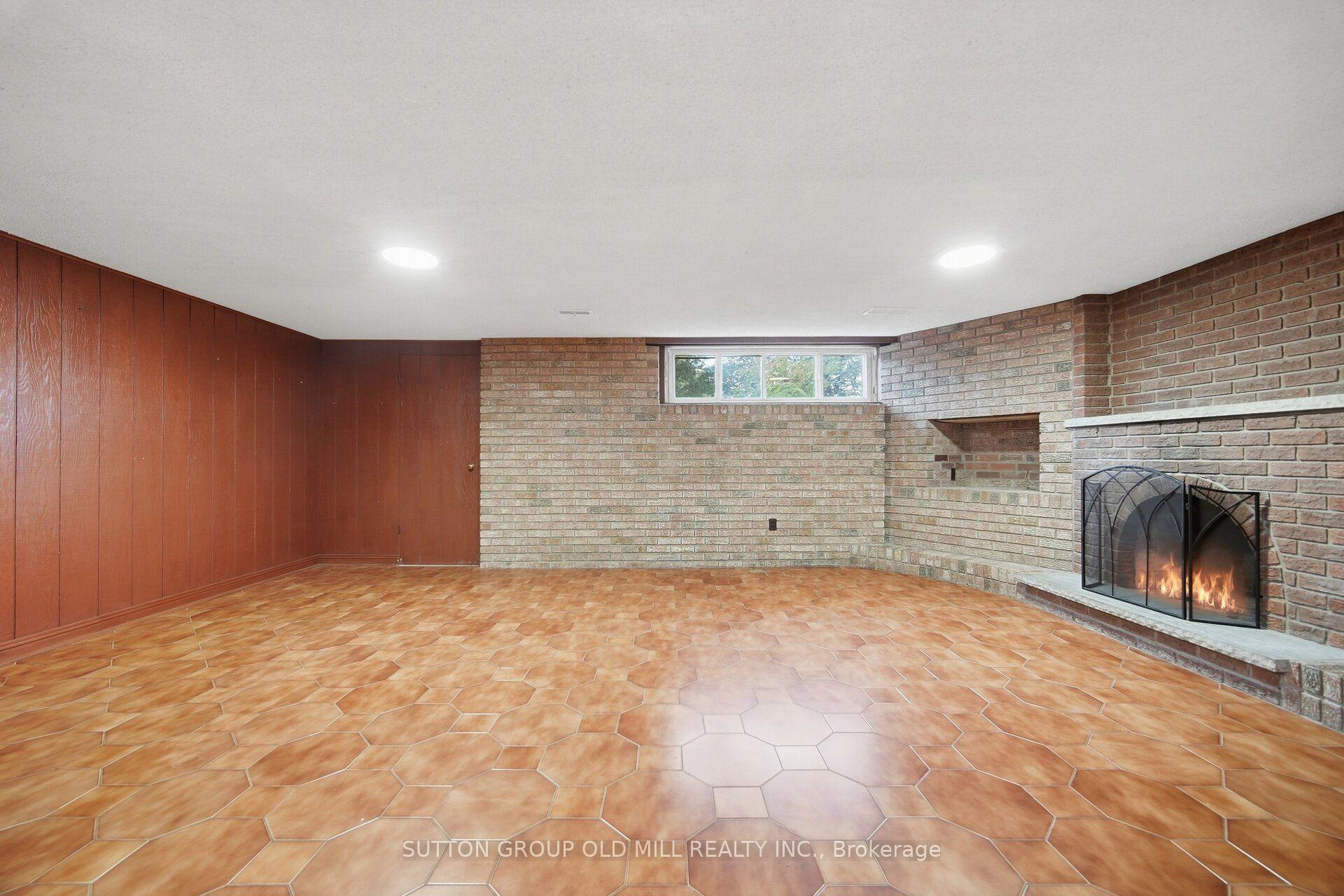 Photo 23 of 55 Sun Row Drive, Etobicoke, Kingsview Village-The Westway — HOMEH