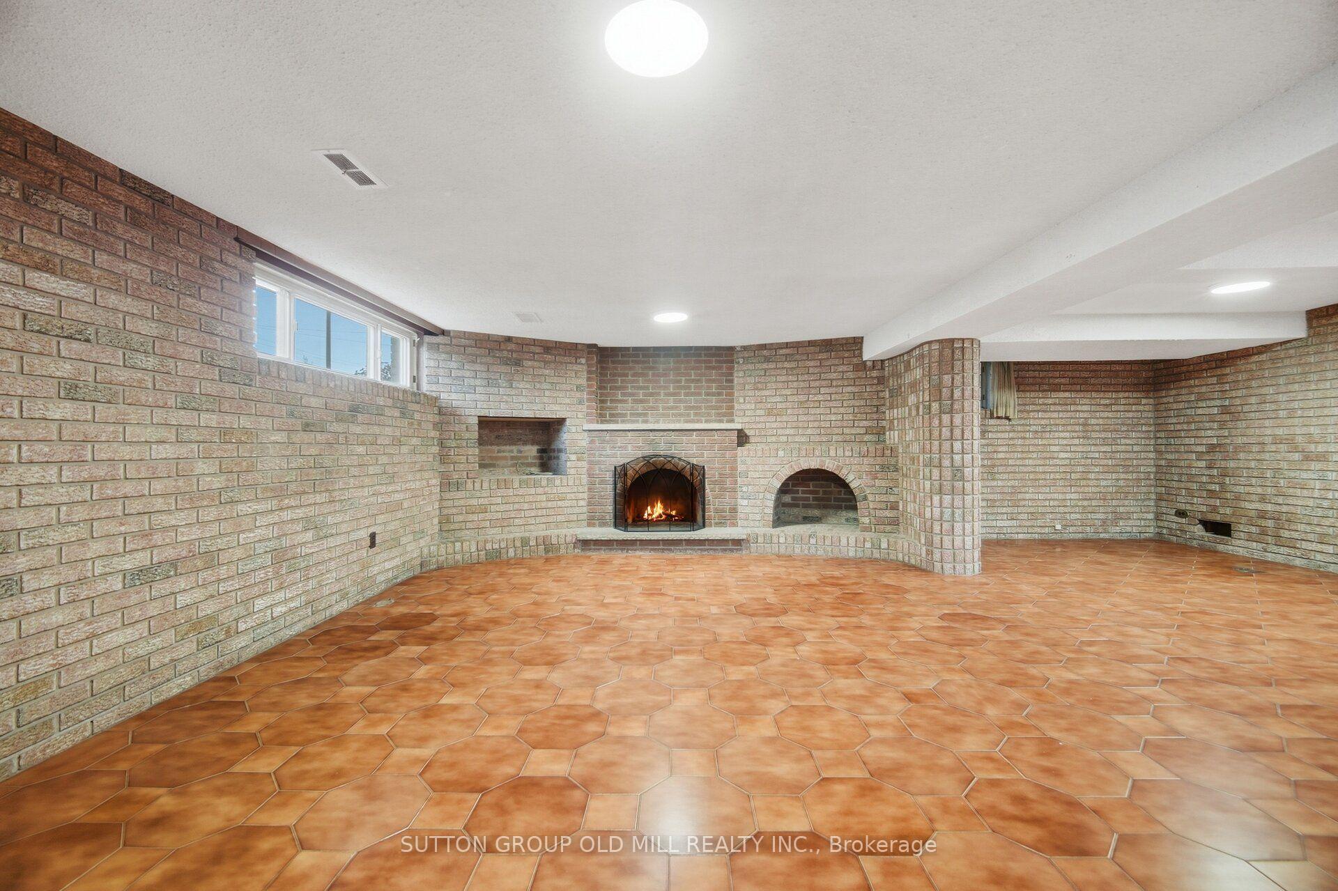 Photo 24 of 55 Sun Row Drive, Etobicoke, Kingsview Village-The Westway — HOMEH