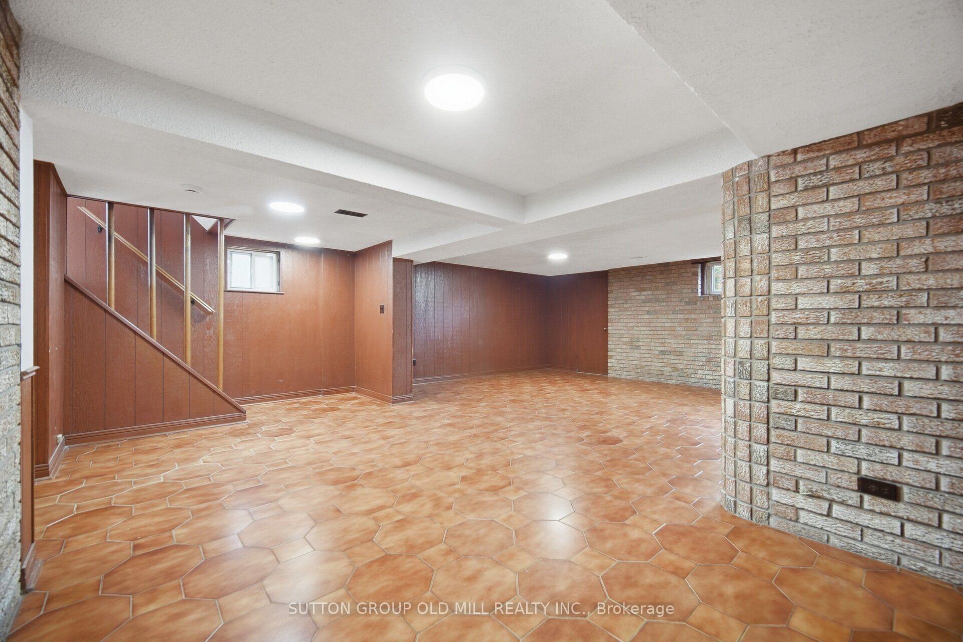 Photo 26 of 55 Sun Row Drive, Etobicoke, Kingsview Village-The Westway — HOMEH