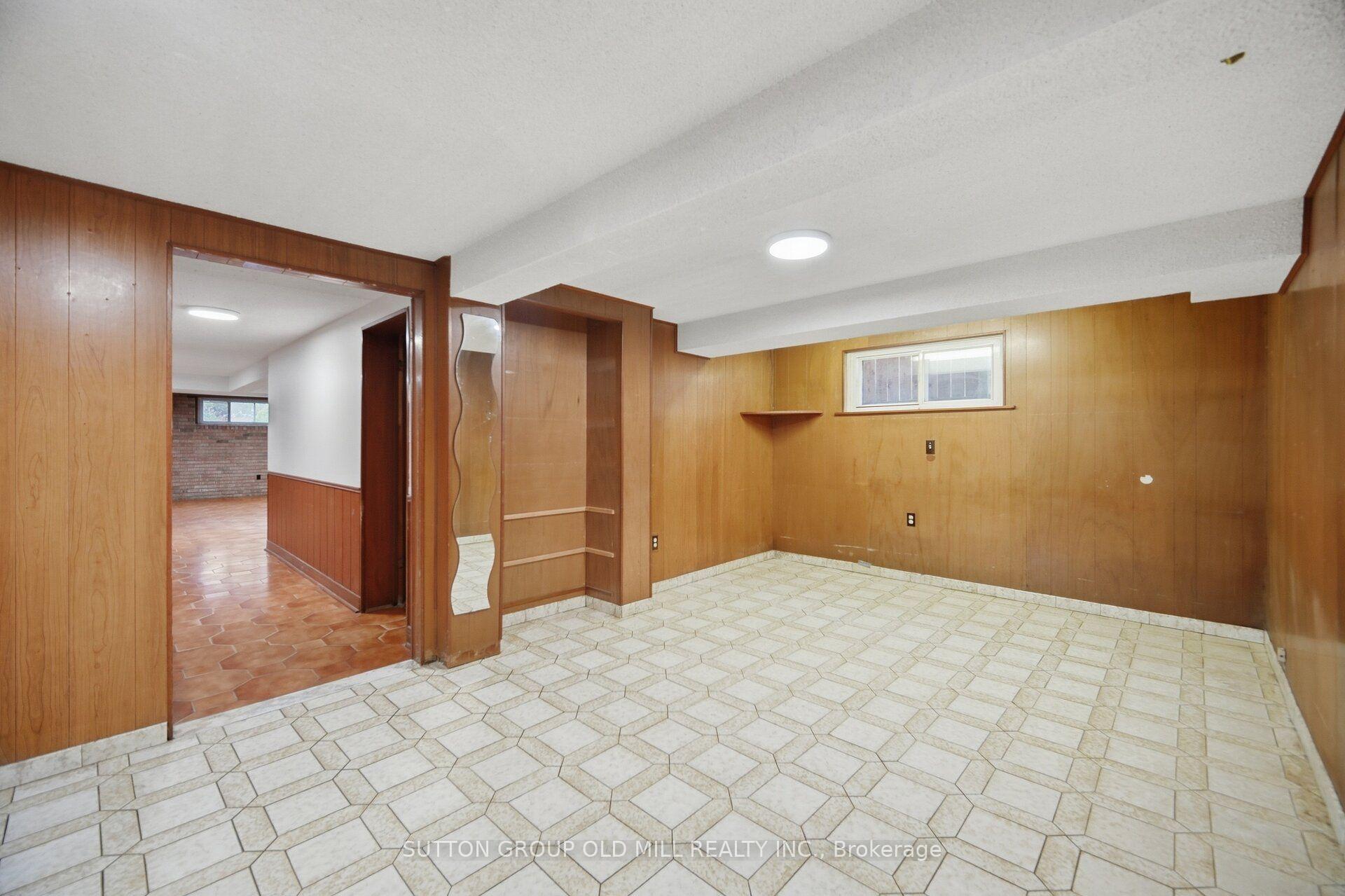 Photo 28 of 55 Sun Row Drive, Etobicoke, Kingsview Village-The Westway — HOMEH