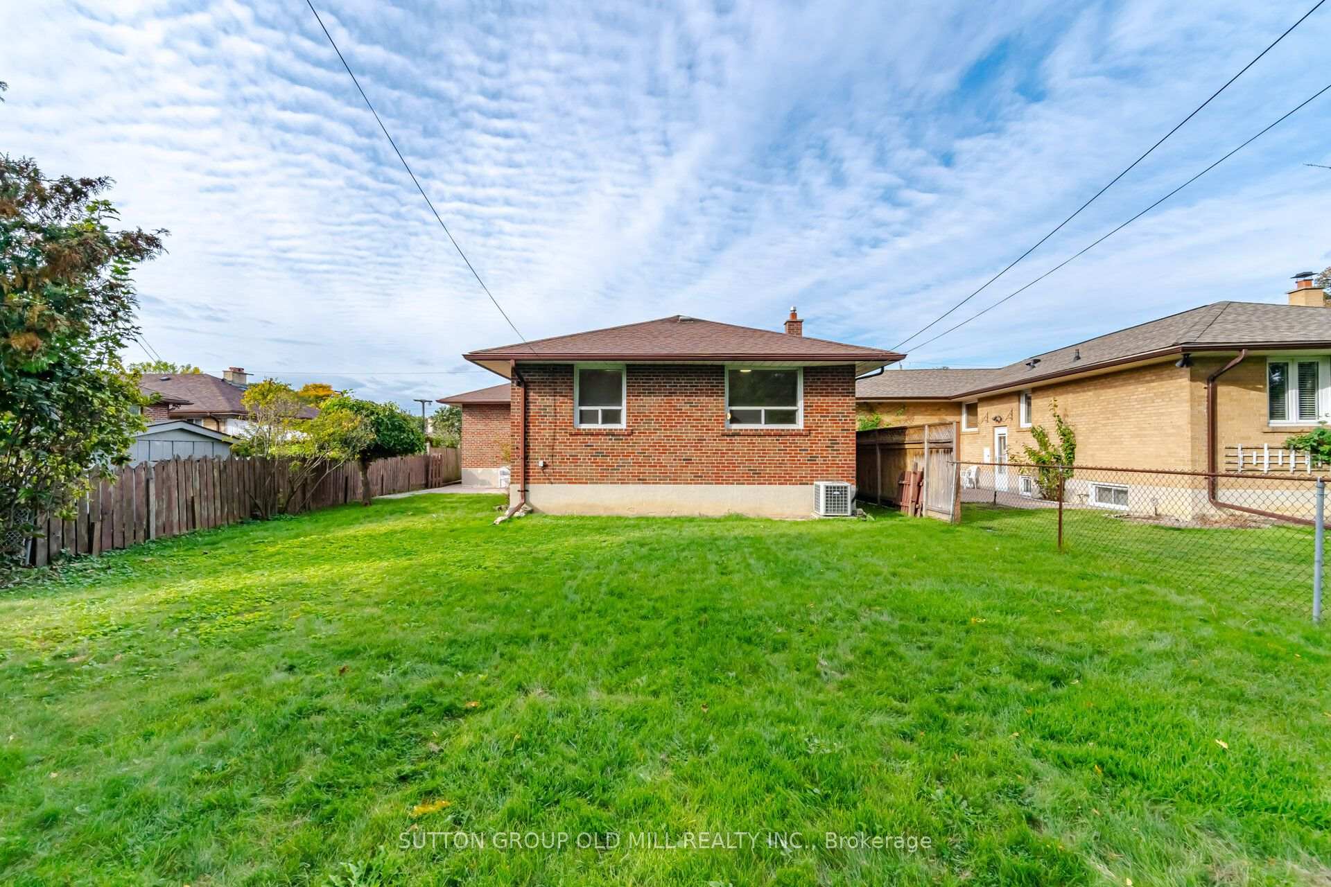 Photo 32 of 55 Sun Row Drive, Etobicoke, Kingsview Village-The Westway — HOMEH
