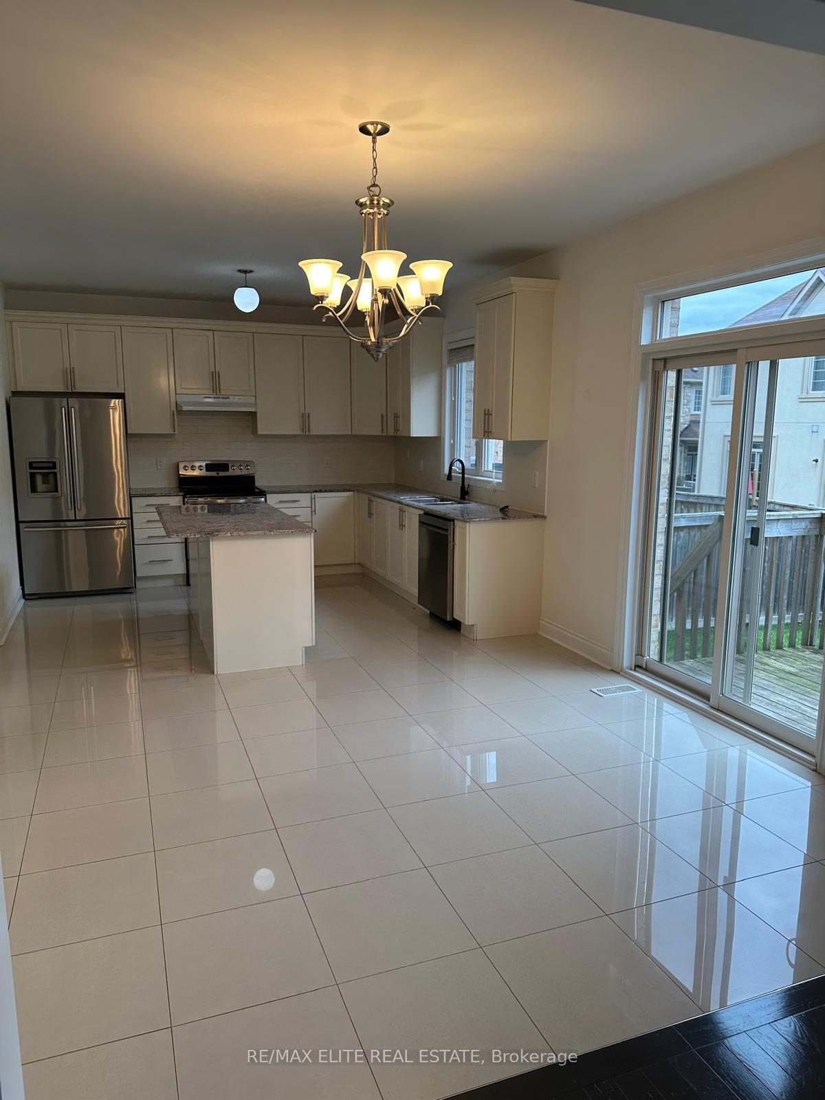 Photo 8 of 959 Ernest Cousins Circle, Newmarket, Stonehaven-Wyndham — HOMEH