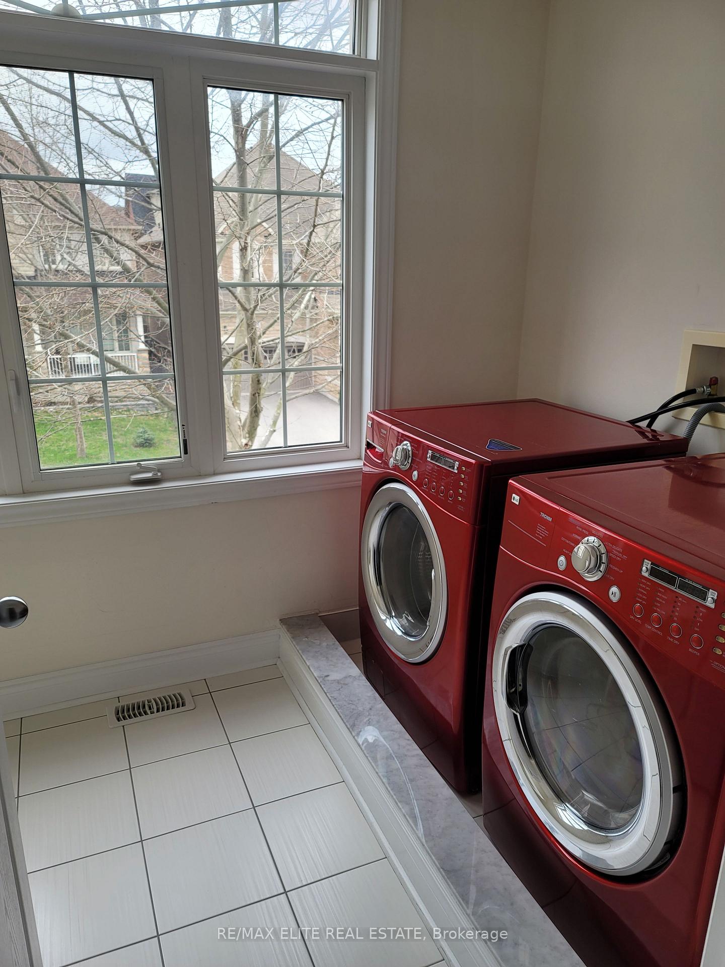 Photo 14 of 959 Ernest Cousins Circle, Newmarket, Stonehaven-Wyndham — HOMEH
