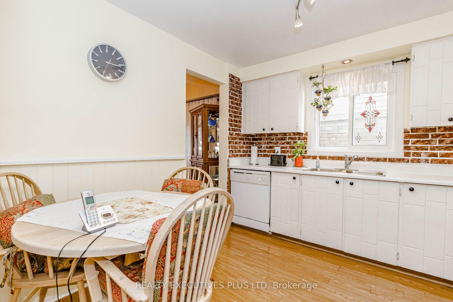 Photo 8 of 15 Mangrove Road, Brampton, Central Park — HOMEH