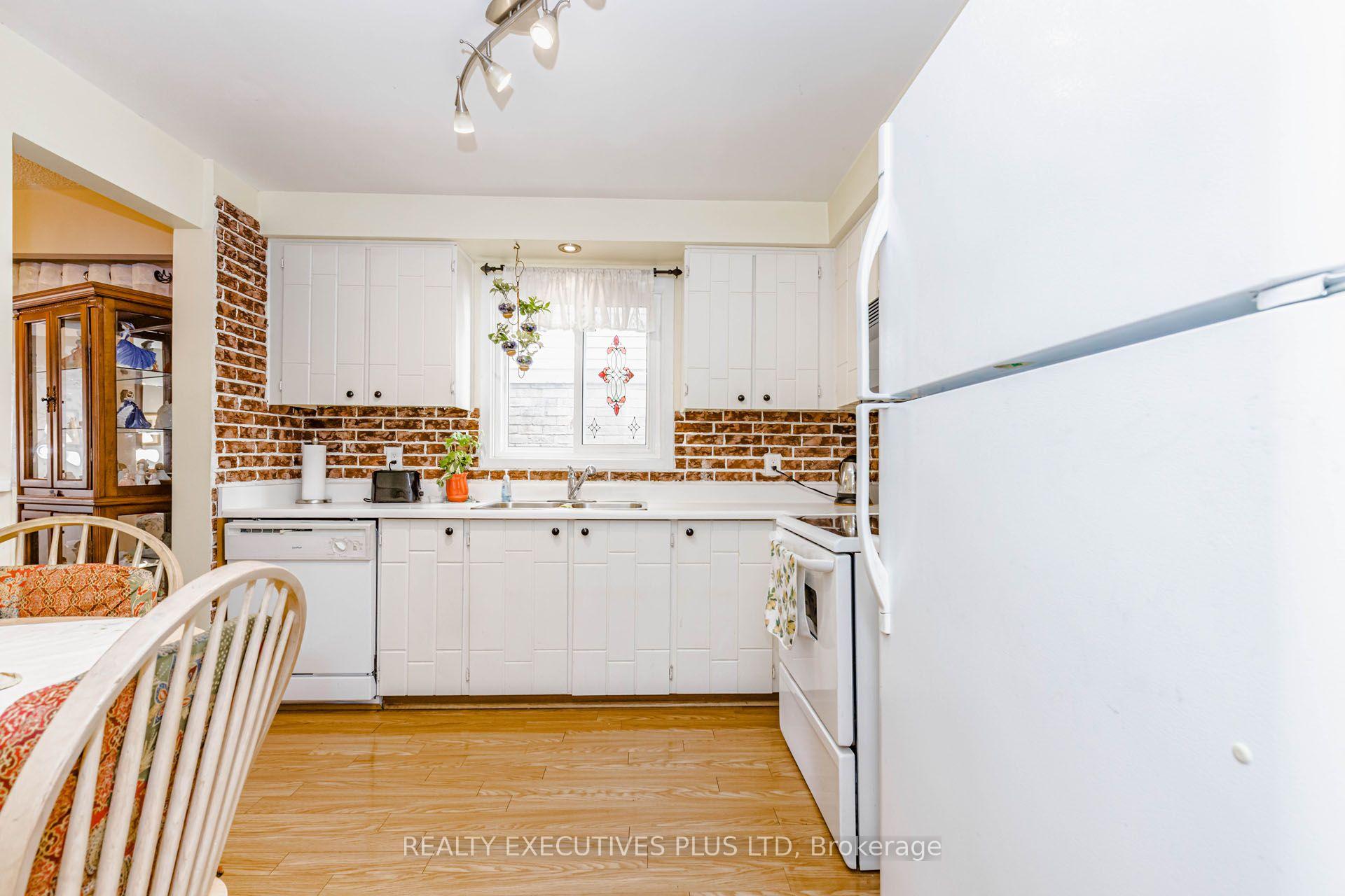 Photo 9 of 15 Mangrove Road, Brampton, Central Park — HOMEH