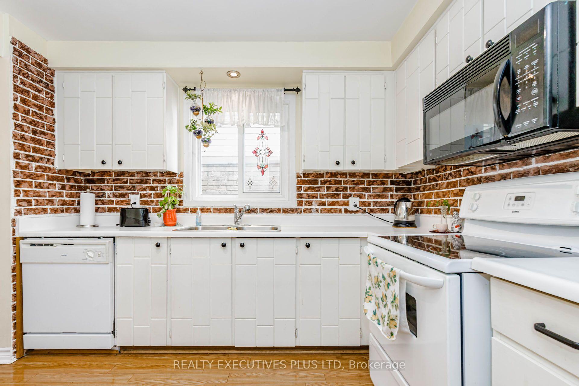 Photo 10 of 15 Mangrove Road, Brampton, Central Park — HOMEH