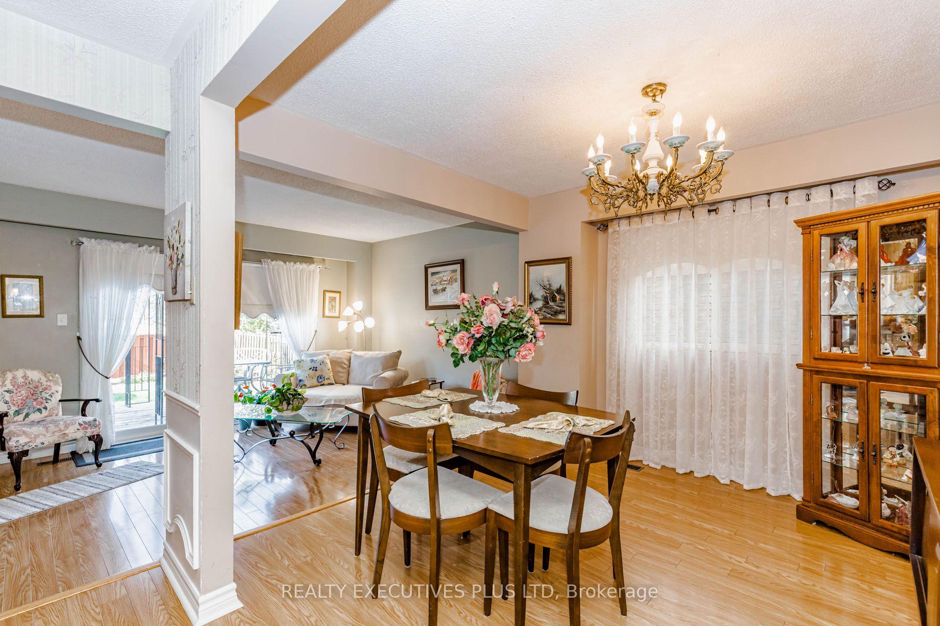 Photo 12 of 15 Mangrove Road, Brampton, Central Park — HOMEH