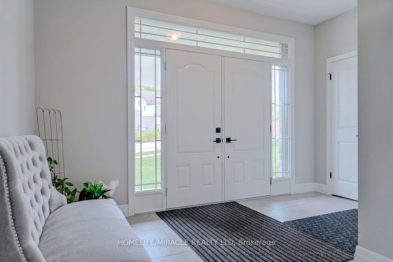 Photo 3 of 249 Ladyslipper Drive, Waterloo, Columbia Forest/Clair Hills — HOMEH