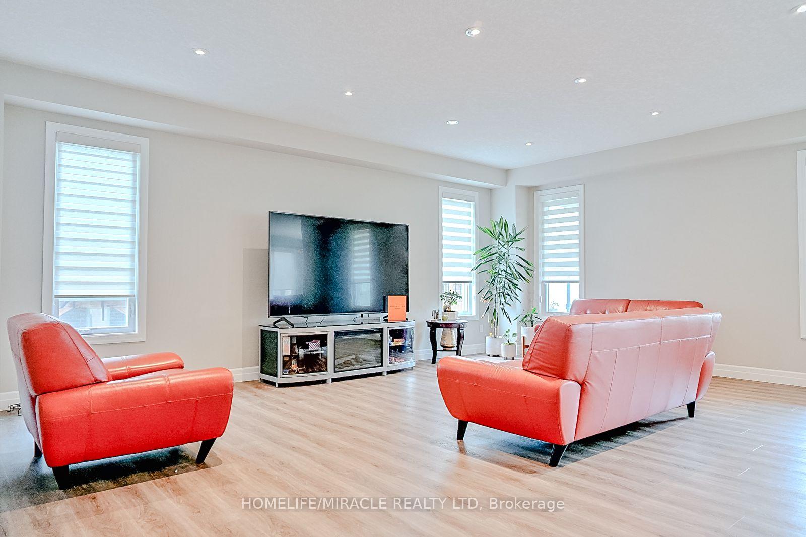 Photo 9 of 249 Ladyslipper Drive, Waterloo, Columbia Forest/Clair Hills — HOMEH