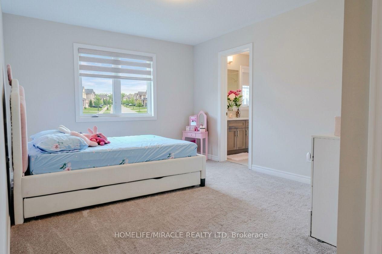 Photo 25 of 249 Ladyslipper Drive, Waterloo, Columbia Forest/Clair Hills — HOMEH