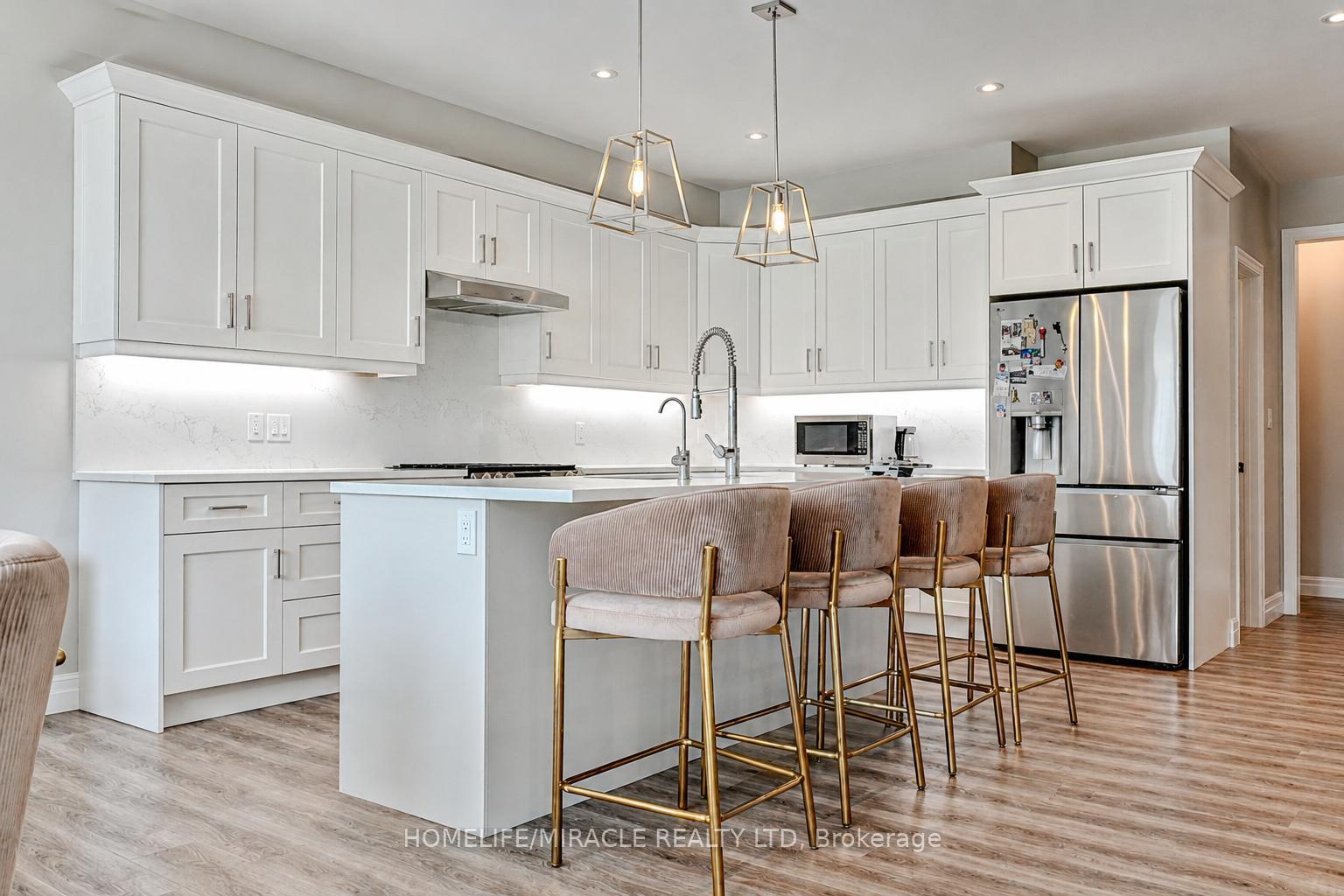 Photo 8 of 249 Ladyslipper Drive, Waterloo, Columbia Forest/Clair Hills — HOMEH