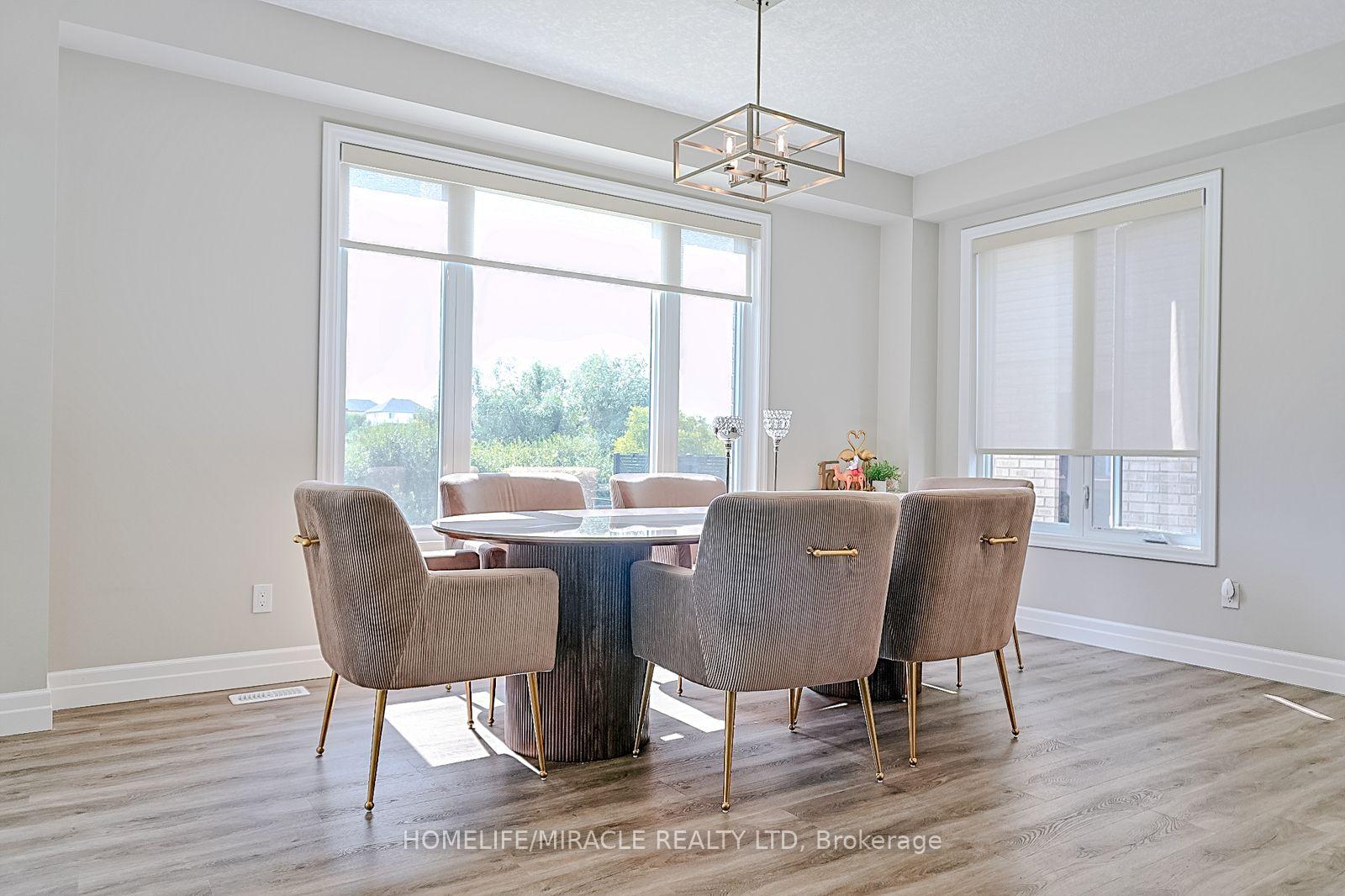 Photo 12 of 249 Ladyslipper Drive, Waterloo, Columbia Forest/Clair Hills — HOMEH