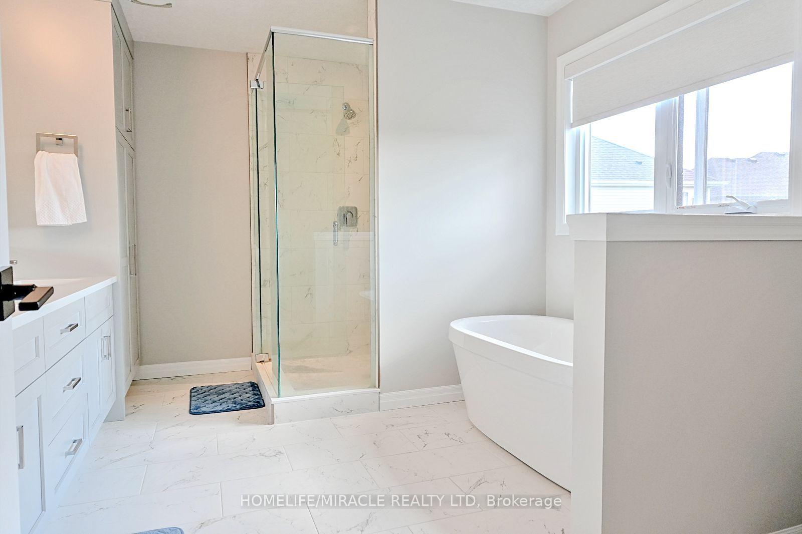 Photo 24 of 249 Ladyslipper Drive, Waterloo, Columbia Forest/Clair Hills — HOMEH