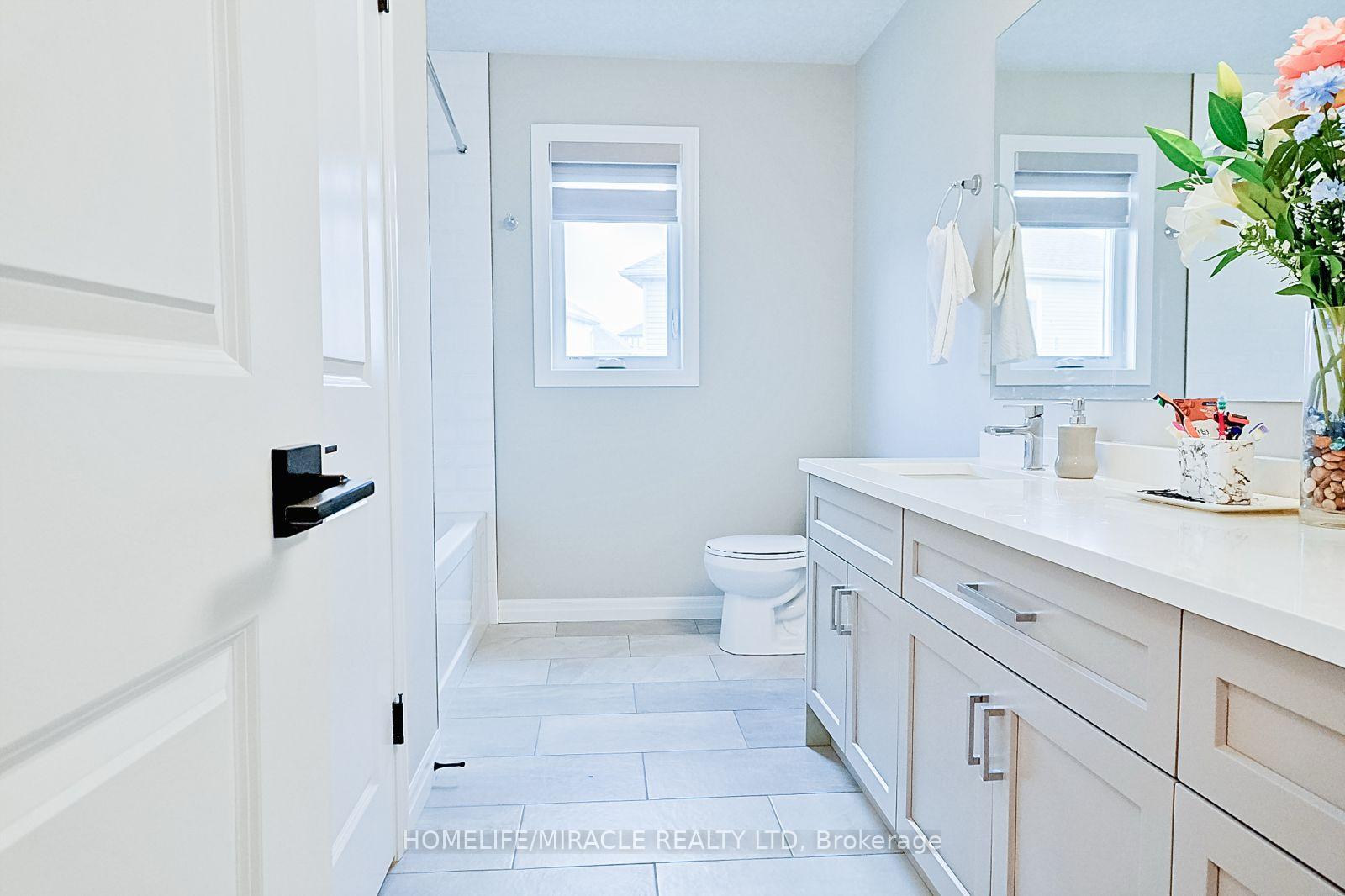 Photo 36 of 249 Ladyslipper Drive, Waterloo, Columbia Forest/Clair Hills — HOMEH