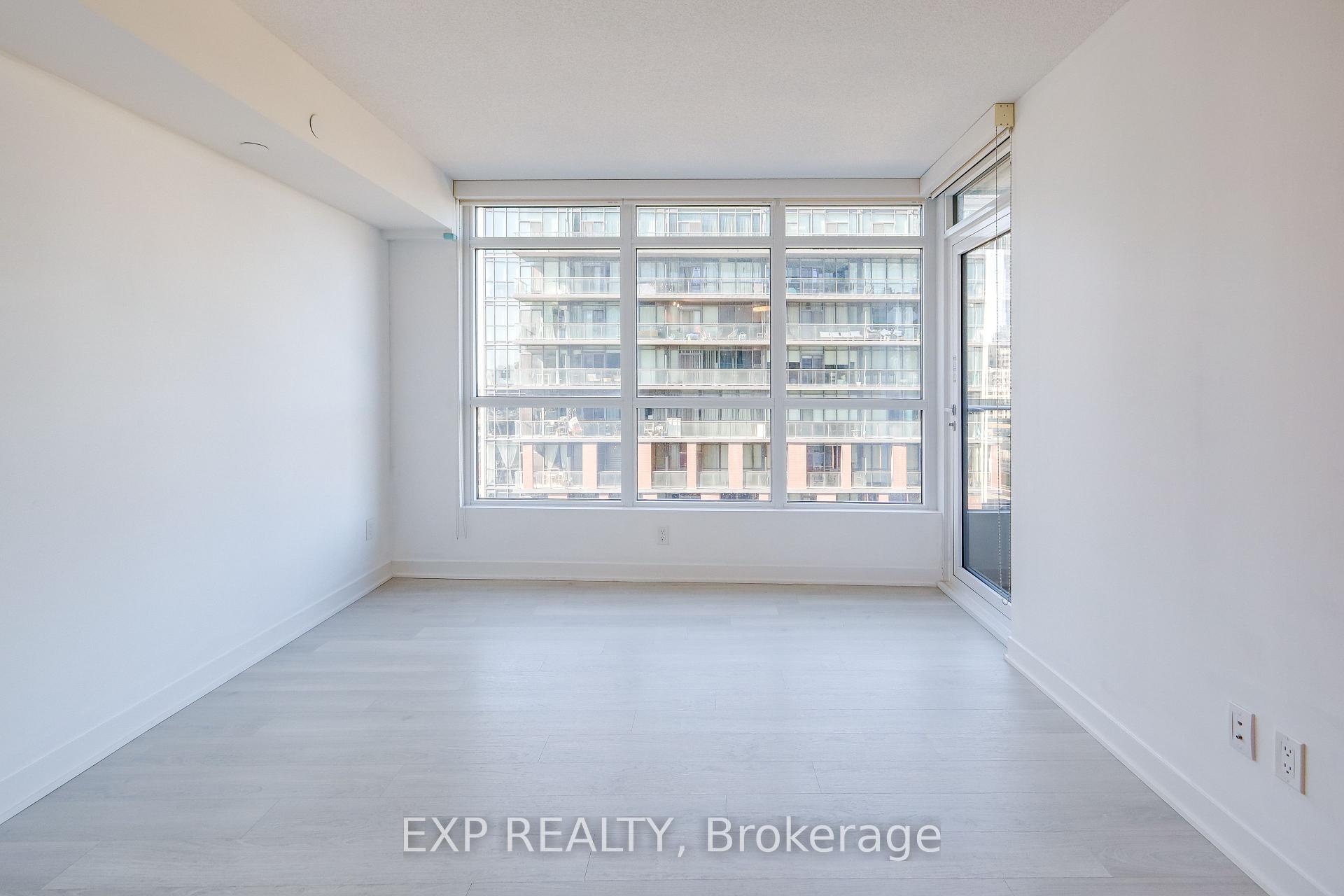 Photo 2 of Unit 1015, 80 Queens Wharf Road, Toronto, Waterfront Communities — HOMEH