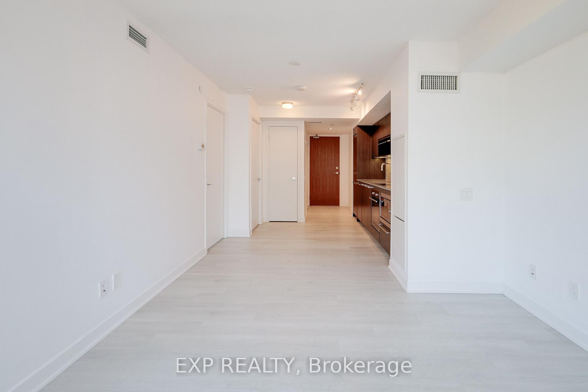 Photo 5 of Unit 1015, 80 Queens Wharf Road, Toronto, Waterfront Communities — HOMEH