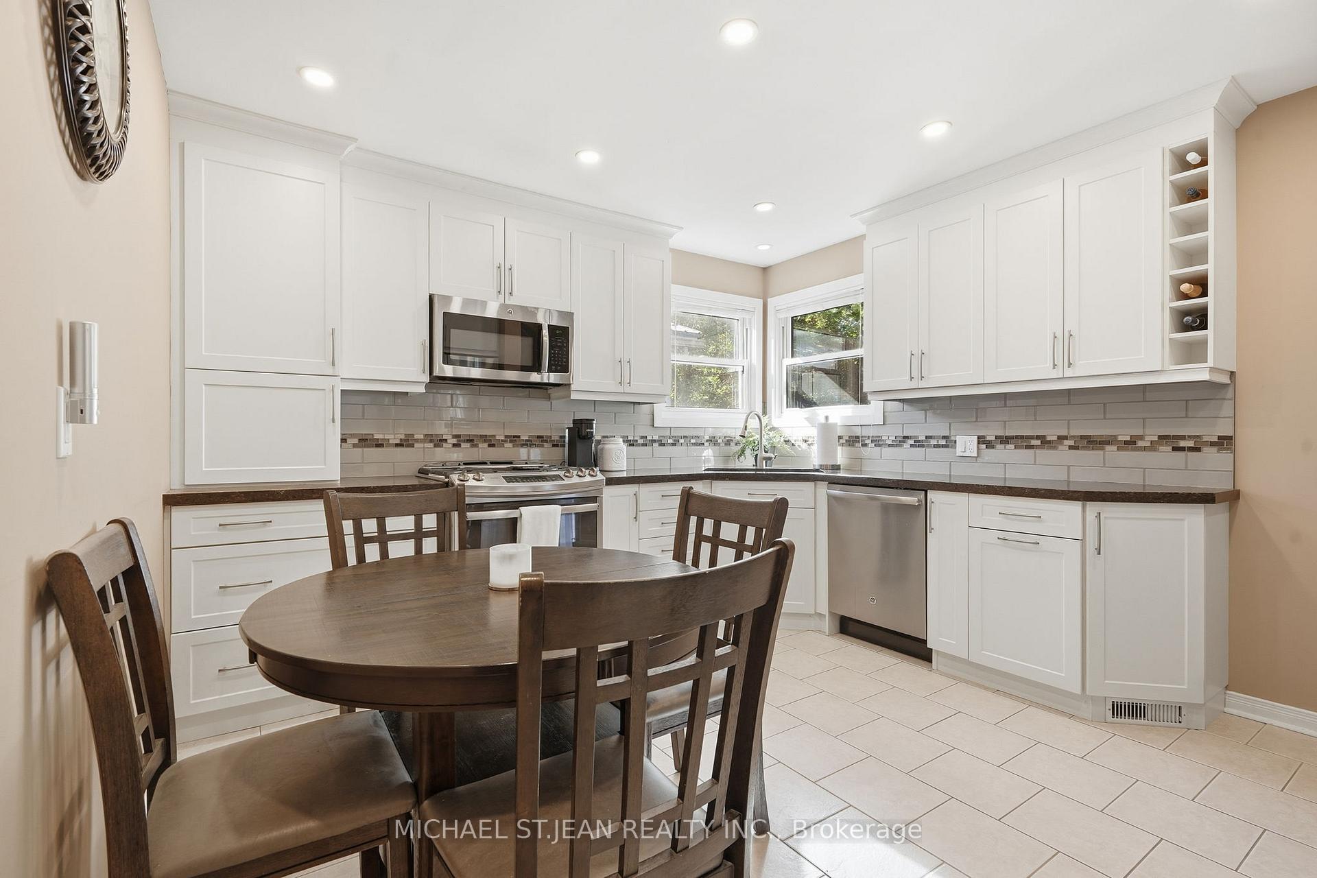 Photo 10 of 31 Shakespeare Avenue, St. Catharines, Haig — HOMEH