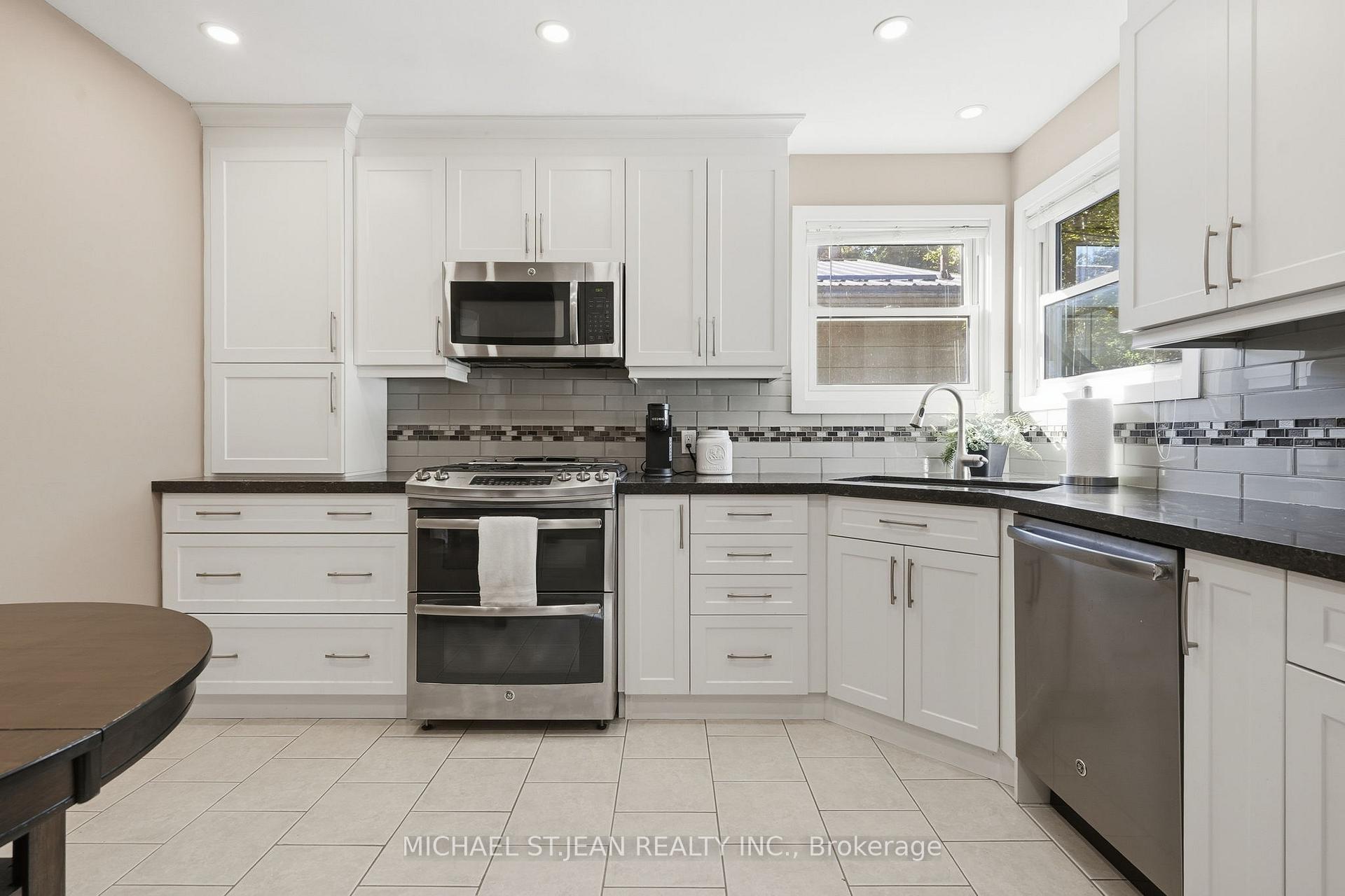 Photo 12 of 31 Shakespeare Avenue, St. Catharines, Haig — HOMEH
