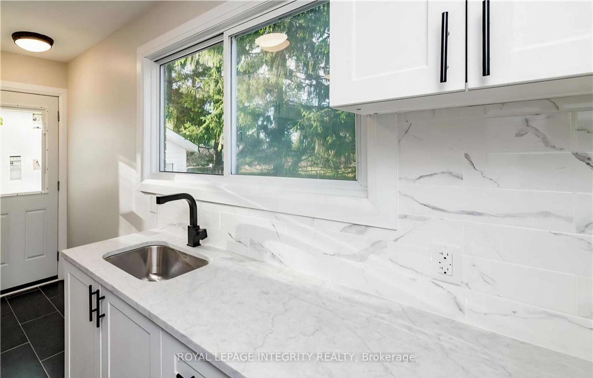 Photo 4 of Unit A, 35 Sherry Lane, Ottawa, Manordale — HOMEH