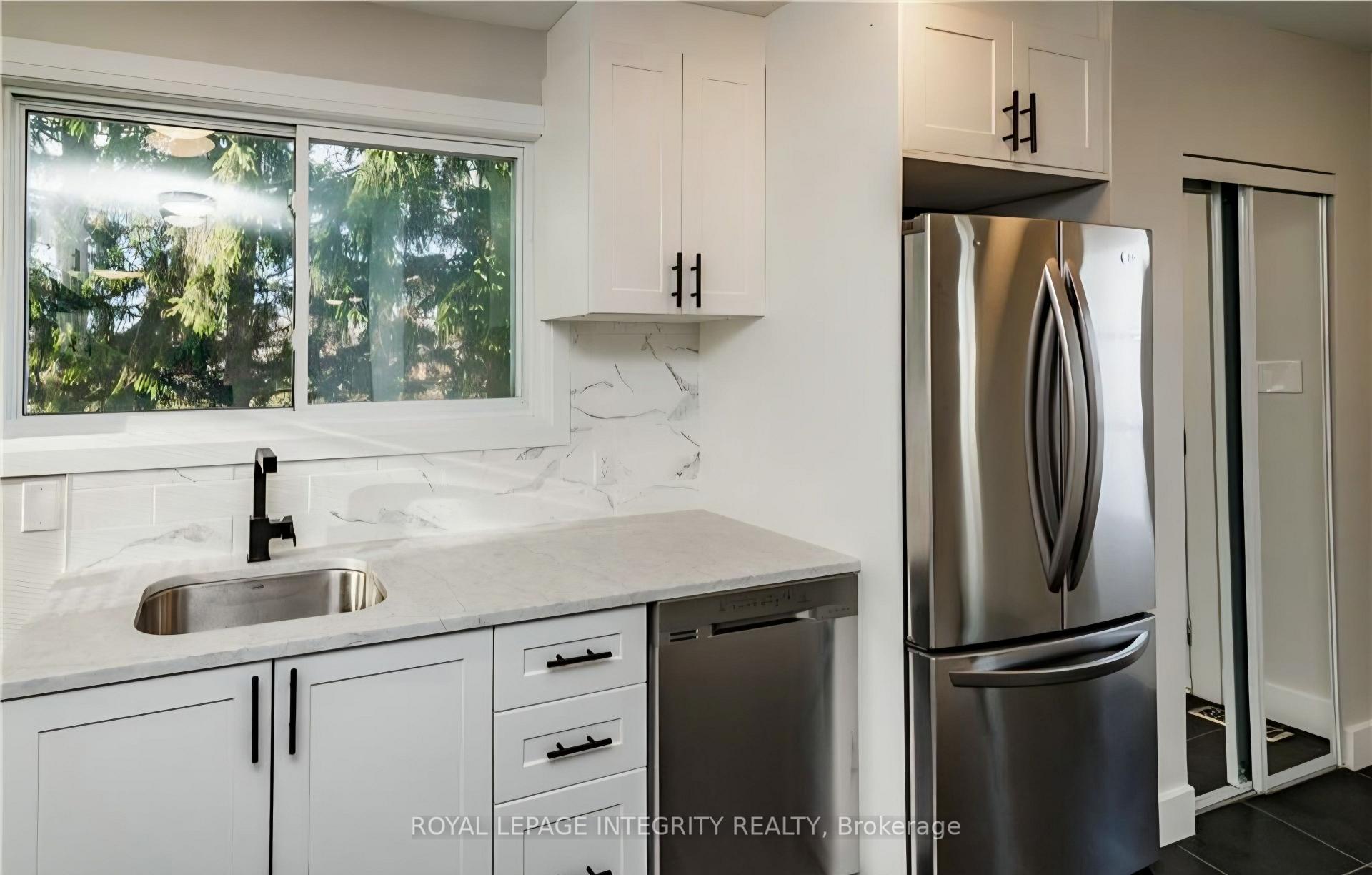 Photo 5 of Unit A, 35 Sherry Lane, Ottawa, Manordale — HOMEH
