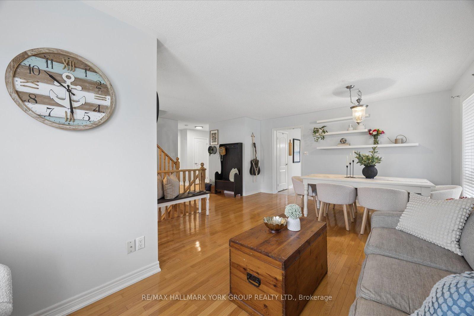 Photo 10 of 74 Wrendale Crescent, Georgina, Keswick South — HOMEH