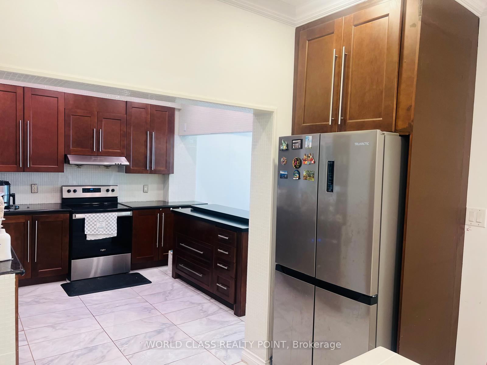 Photo 5 of 21 South Bonnington Avenue, Scarborough, Birchcliffe-Cliffside — HOMEH