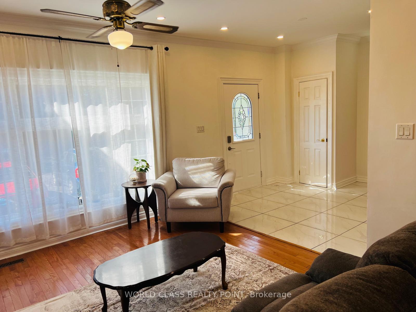 Photo 10 of 21 South Bonnington Avenue, Scarborough, Birchcliffe-Cliffside — HOMEH