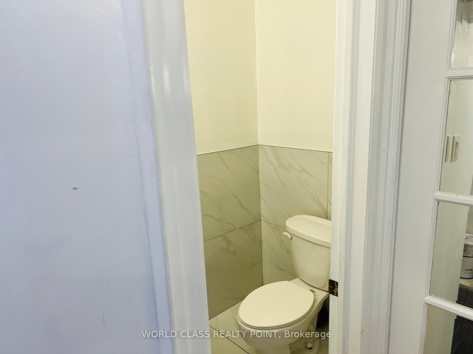 Photo 12 of 21 South Bonnington Avenue, Scarborough, Birchcliffe-Cliffside — HOMEH