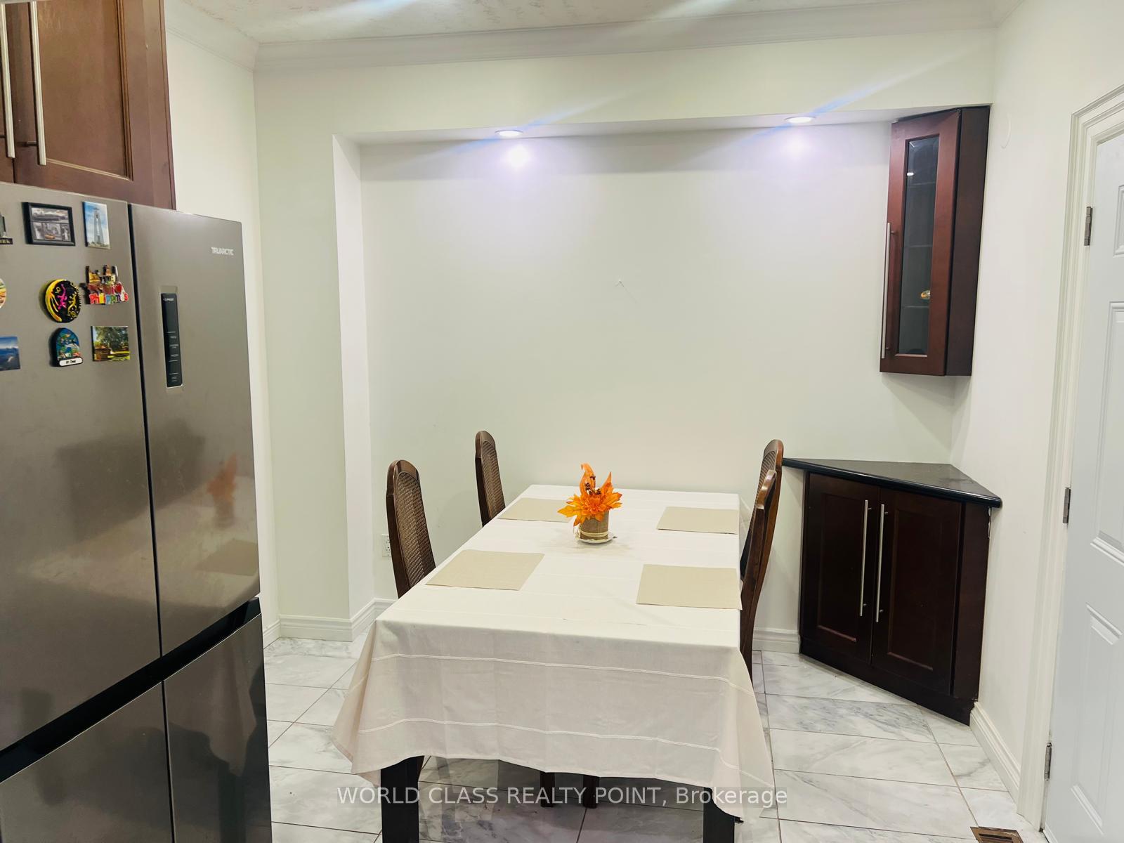 Photo 14 of 21 South Bonnington Avenue, Scarborough, Birchcliffe-Cliffside — HOMEH