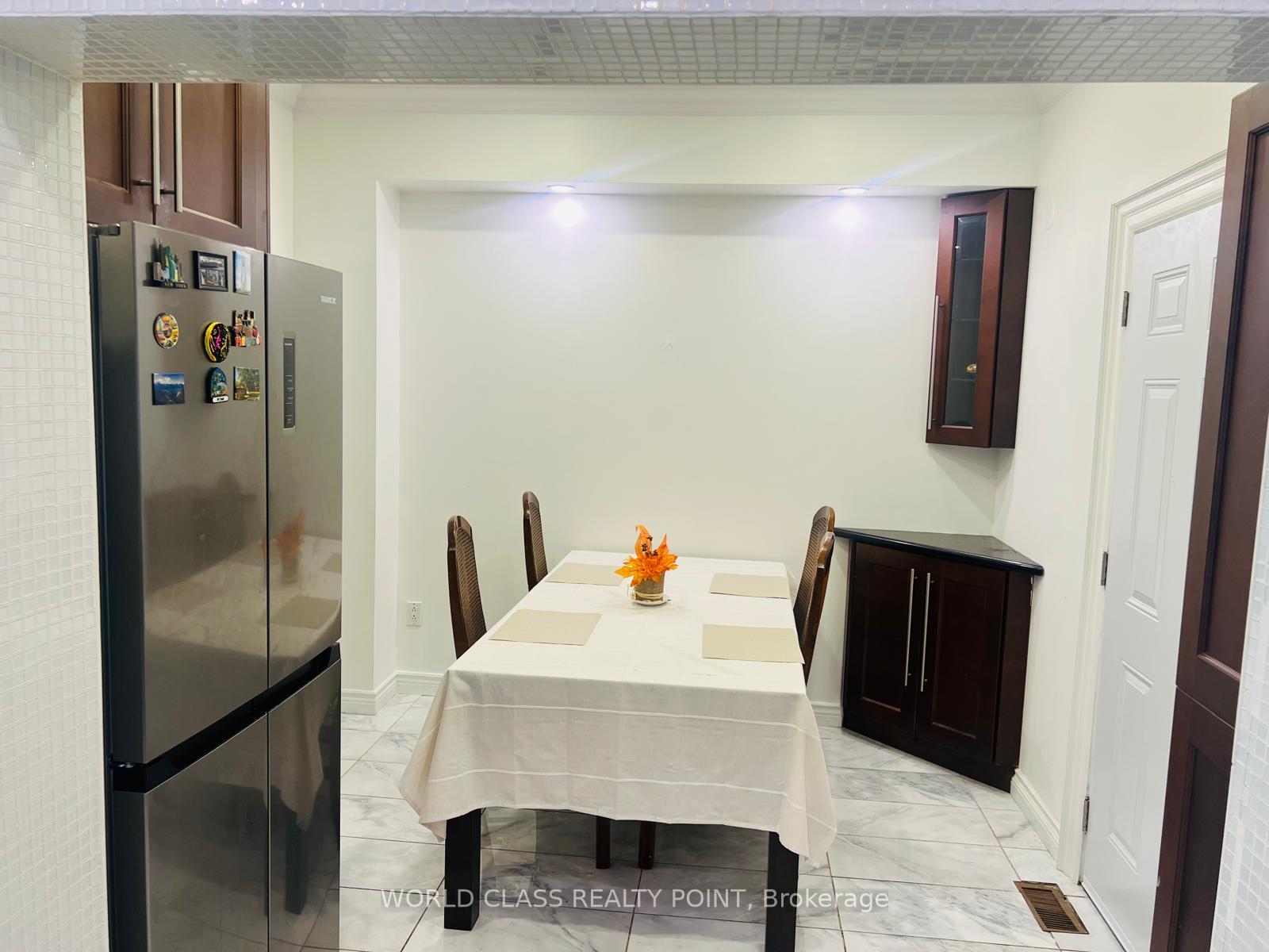 Photo 15 of 21 South Bonnington Avenue, Scarborough, Birchcliffe-Cliffside — HOMEH