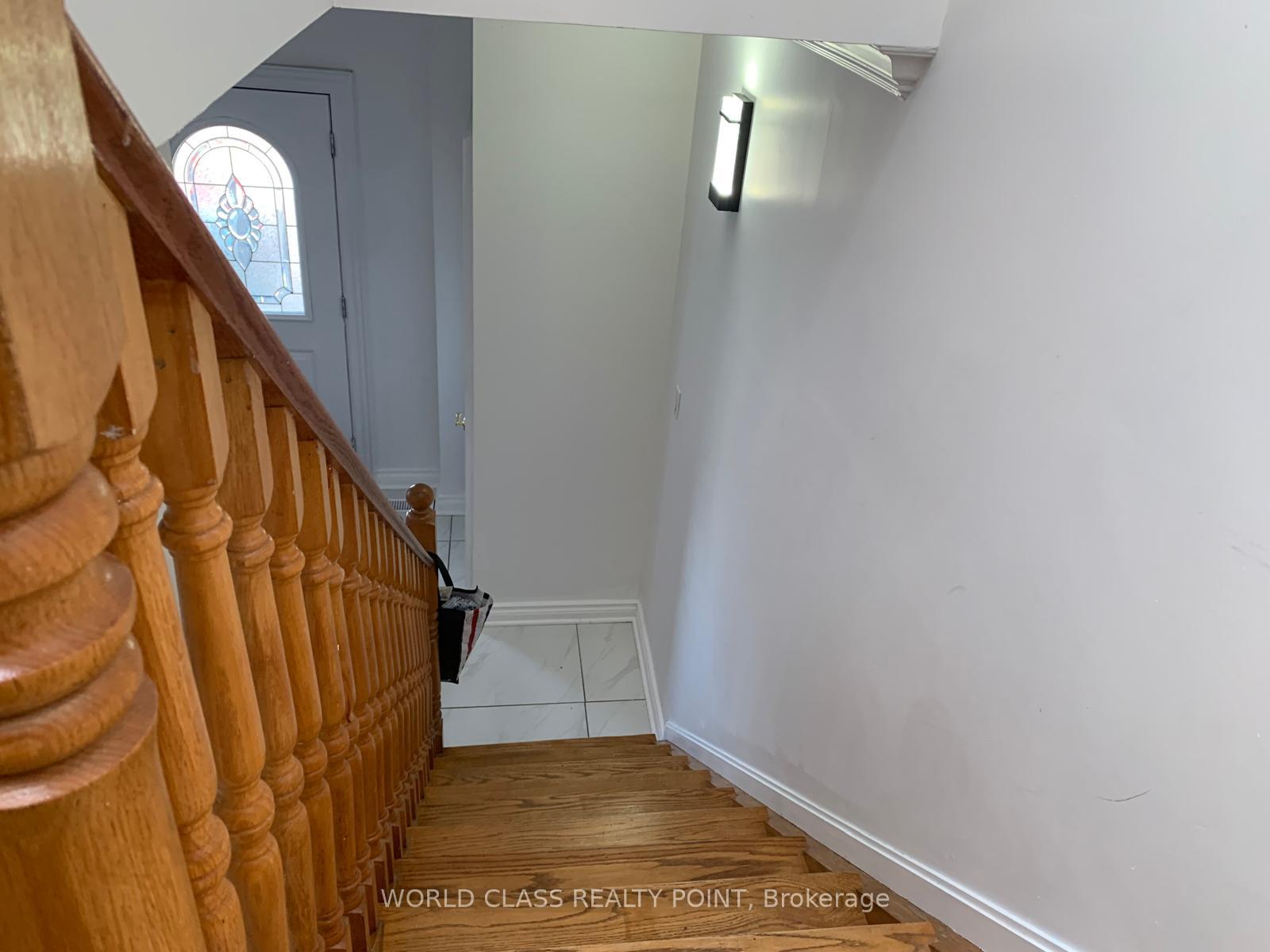 Photo 19 of 21 South Bonnington Avenue, Scarborough, Birchcliffe-Cliffside — HOMEH
