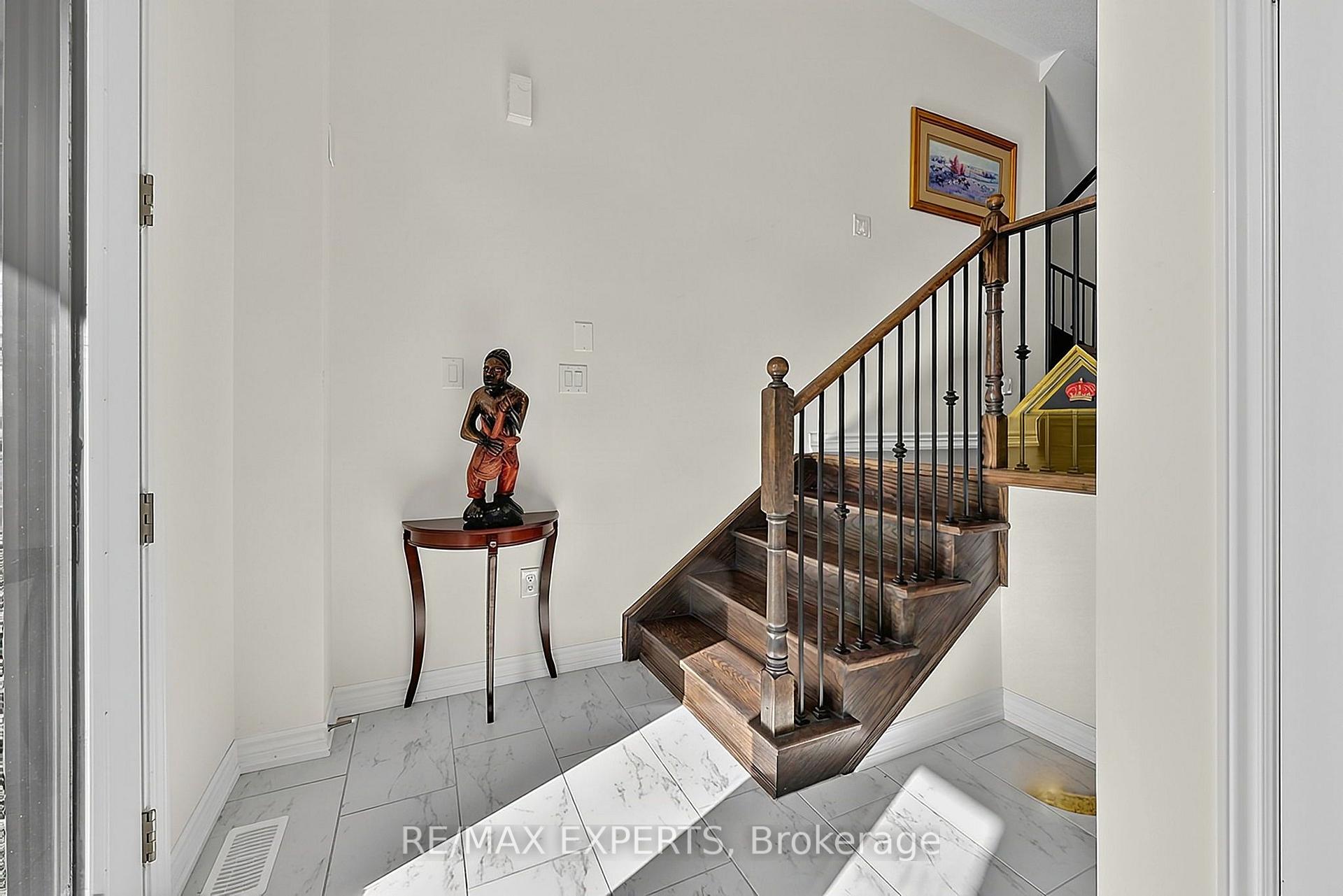 Photo 5 of 46 Simona Avenue, Wasaga Beach — HOMEH