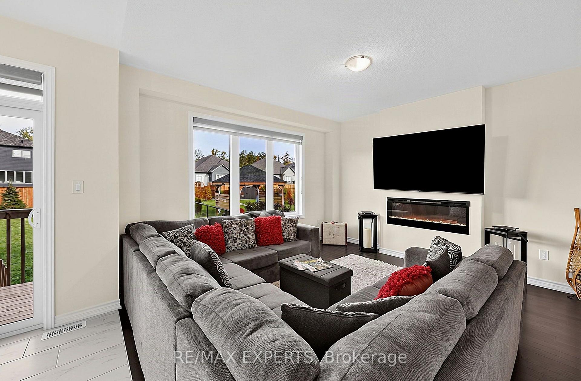 Photo 10 of 46 Simona Avenue, Wasaga Beach — HOMEH