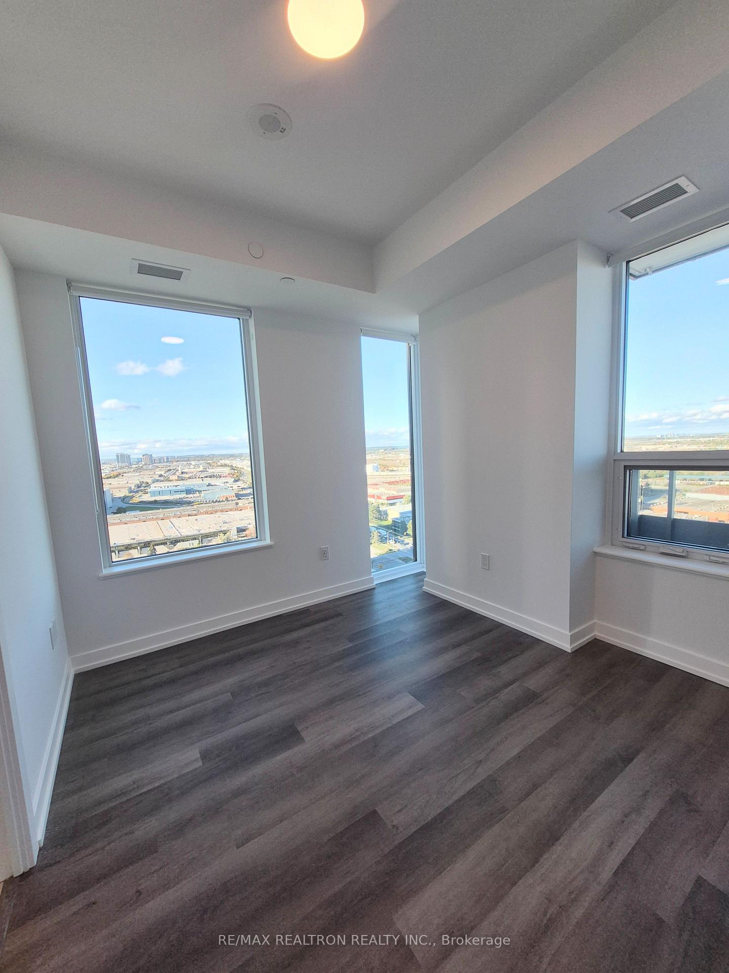 Photo 7 of Unit 1802, 5 Meadowdale Road, Vaughan, Vaughan Corporate Centre — HOMEH