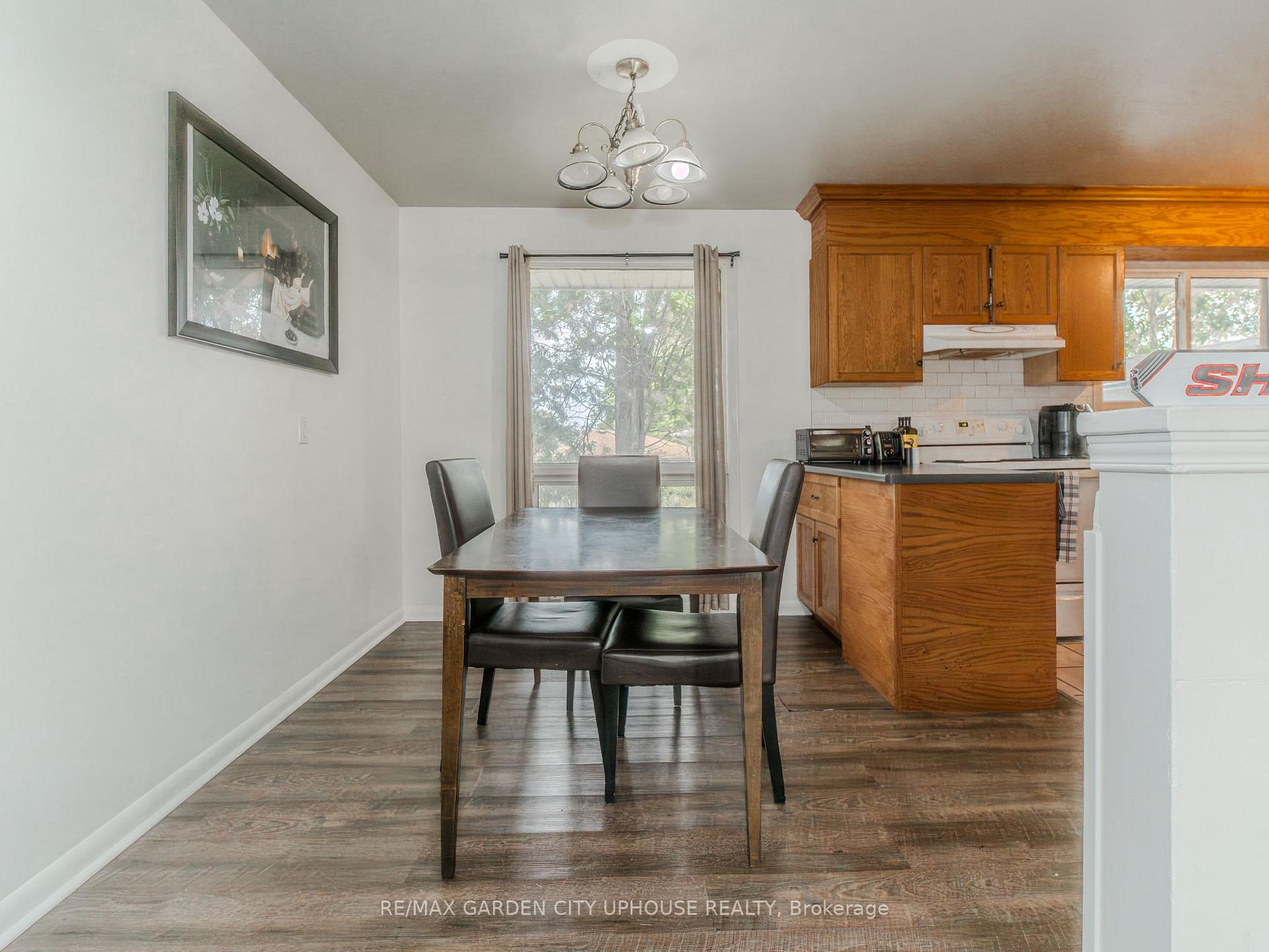 Photo 7 of 2 Treeview Place, St. Catharines, Burleigh Hill — HOMEH