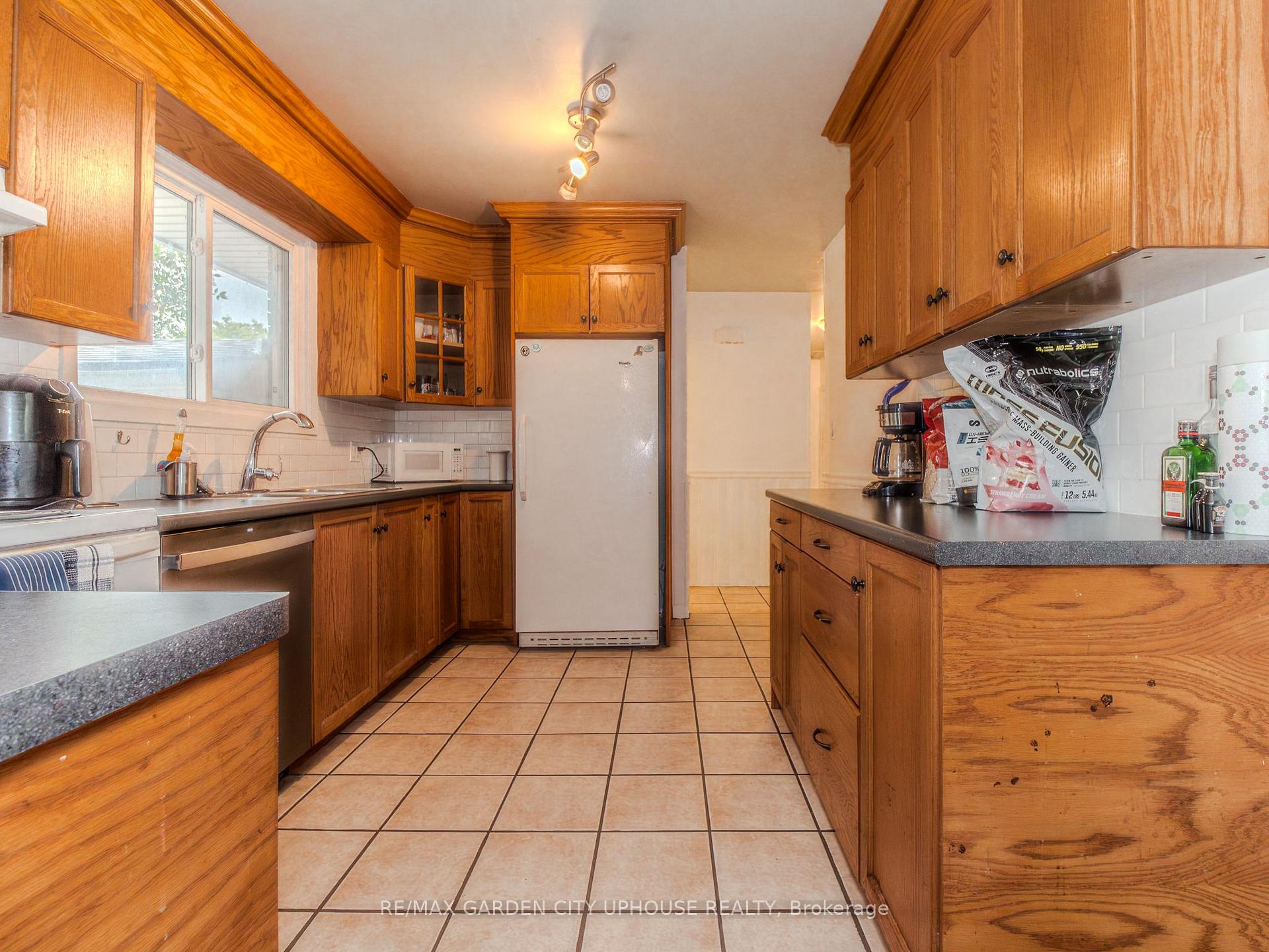 Photo 10 of 2 Treeview Place, St. Catharines, Burleigh Hill — HOMEH