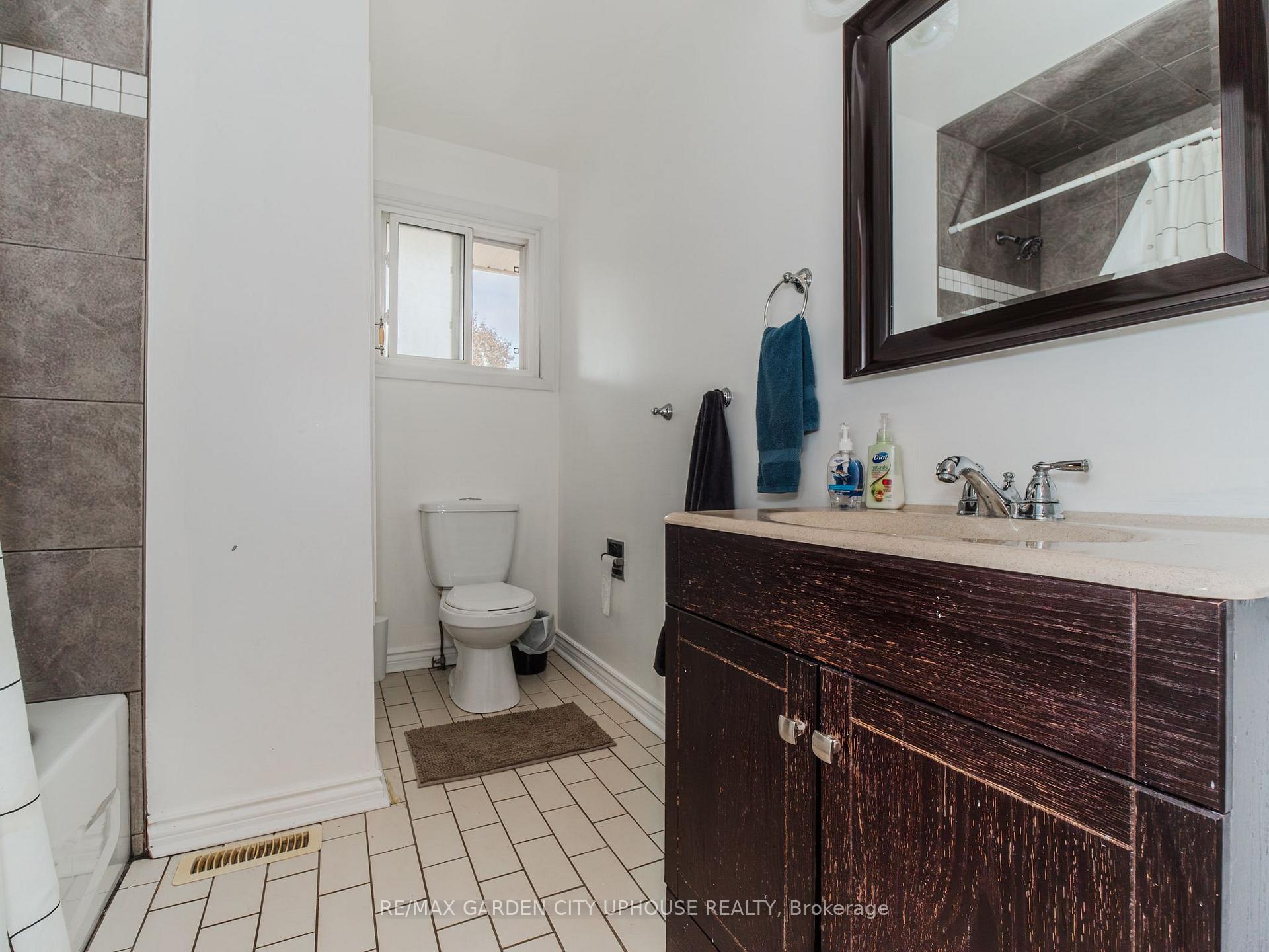 Photo 16 of 2 Treeview Place, St. Catharines, Burleigh Hill — HOMEH