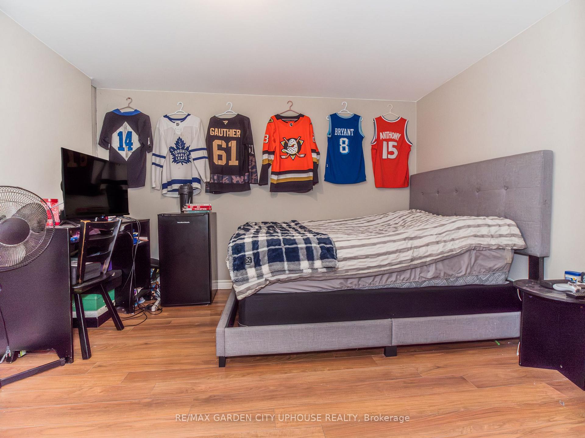 Photo 20 of 2 Treeview Place, St. Catharines, Burleigh Hill — HOMEH